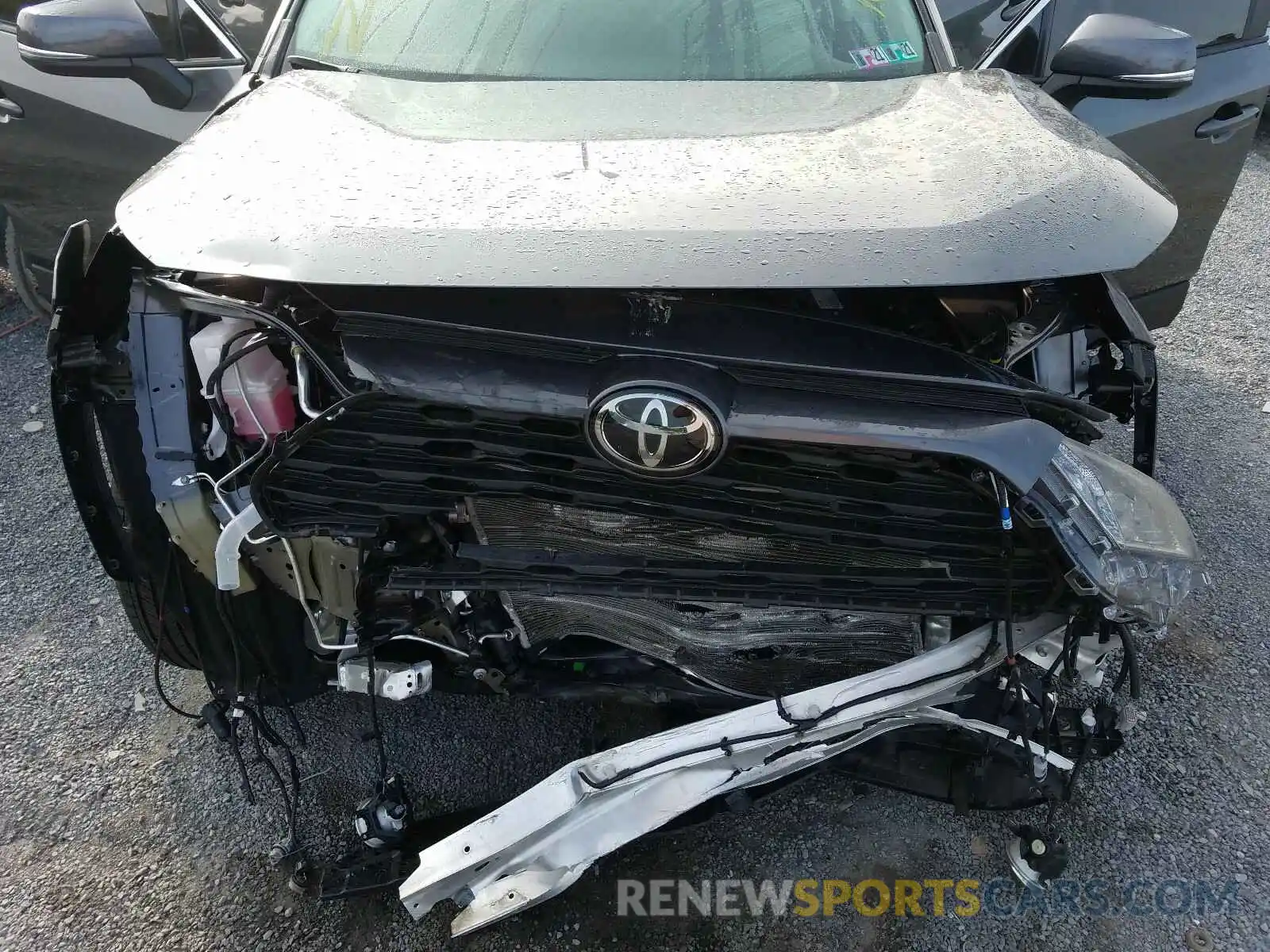 9 Photograph of a damaged car 2T3P1RFV6KC040800 TOYOTA RAV4 2019