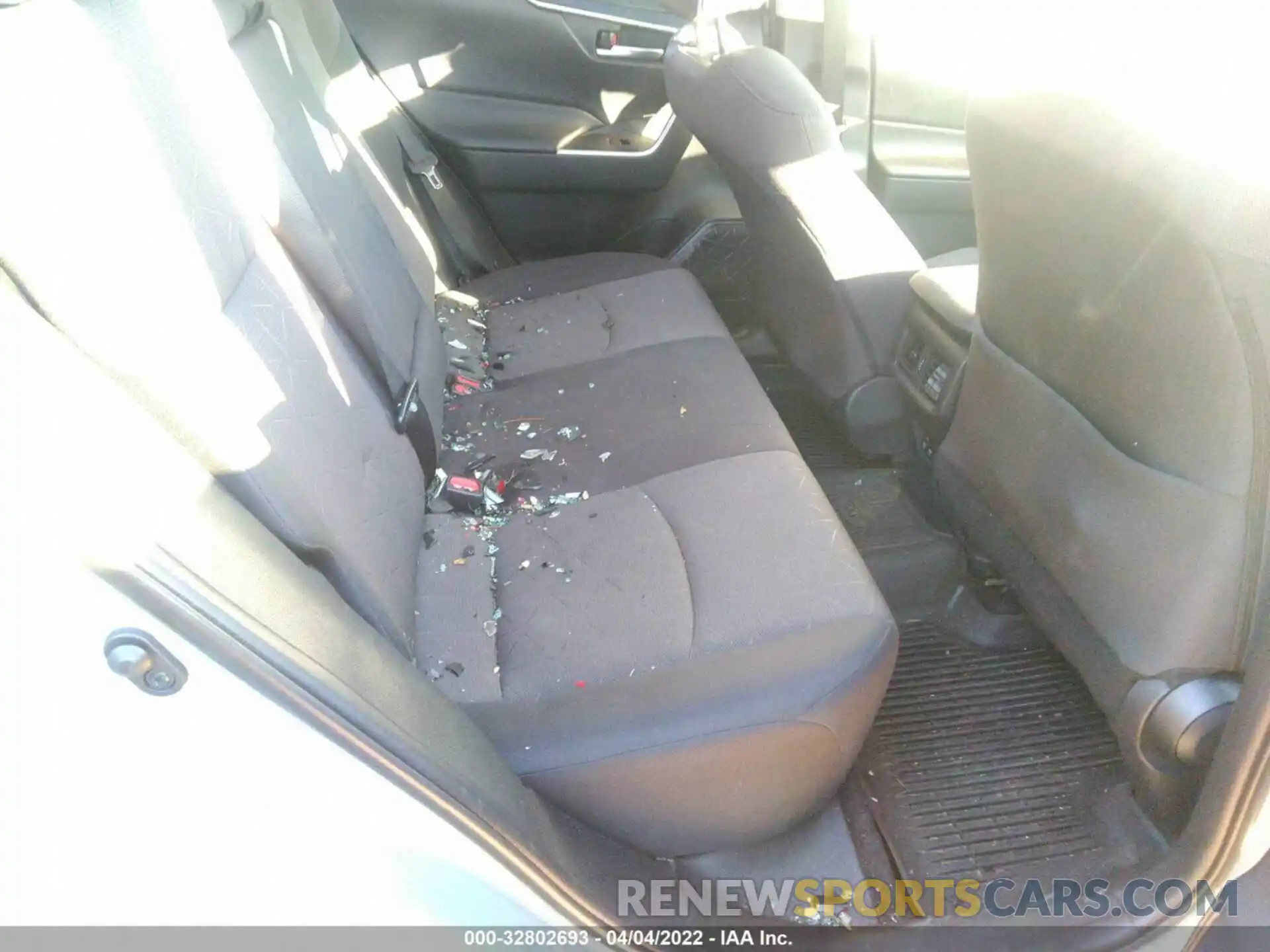 8 Photograph of a damaged car 2T3P1RFV6KC051571 TOYOTA RAV4 2019