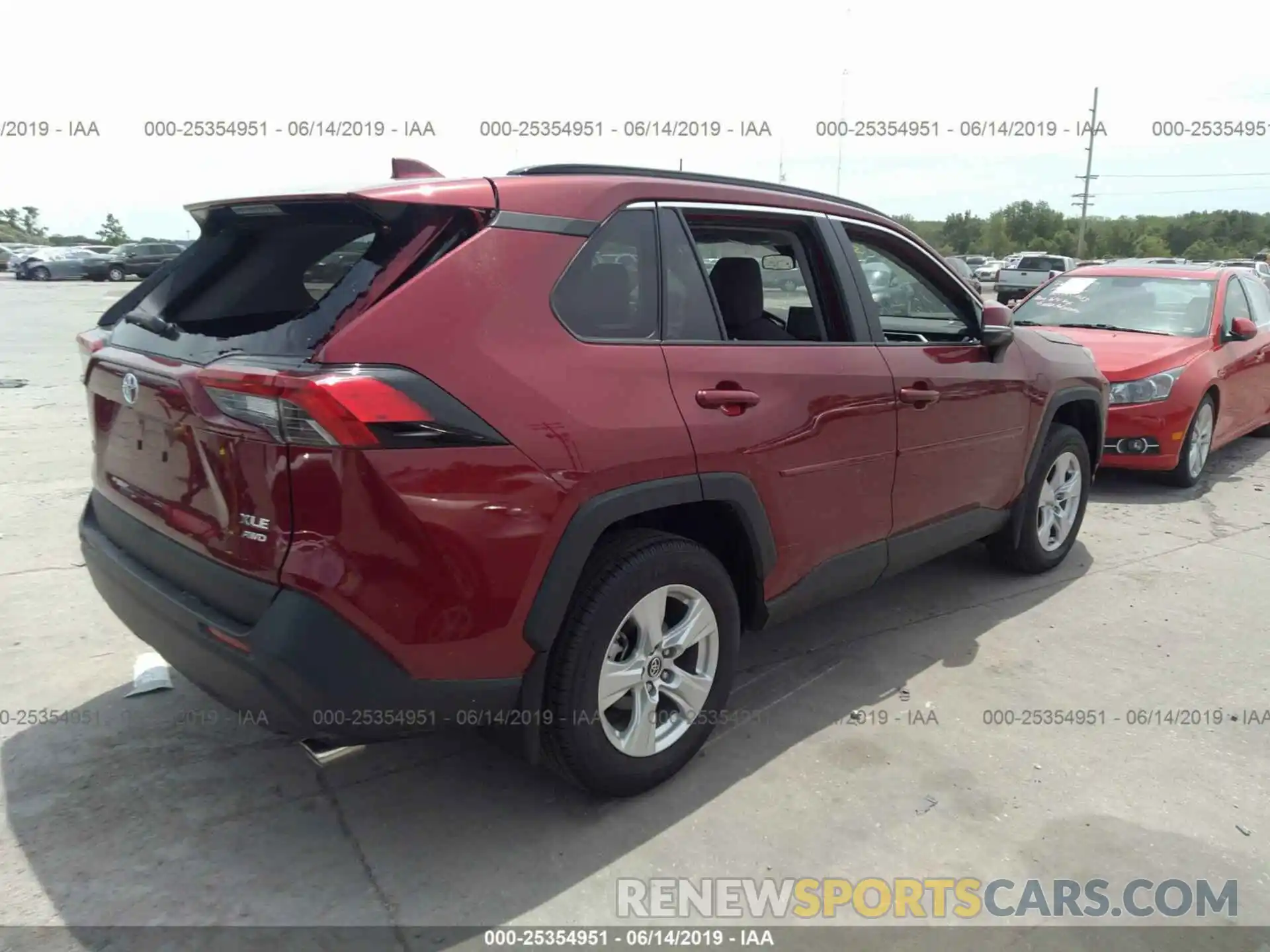 4 Photograph of a damaged car 2T3P1RFV6KW023056 TOYOTA RAV4 2019