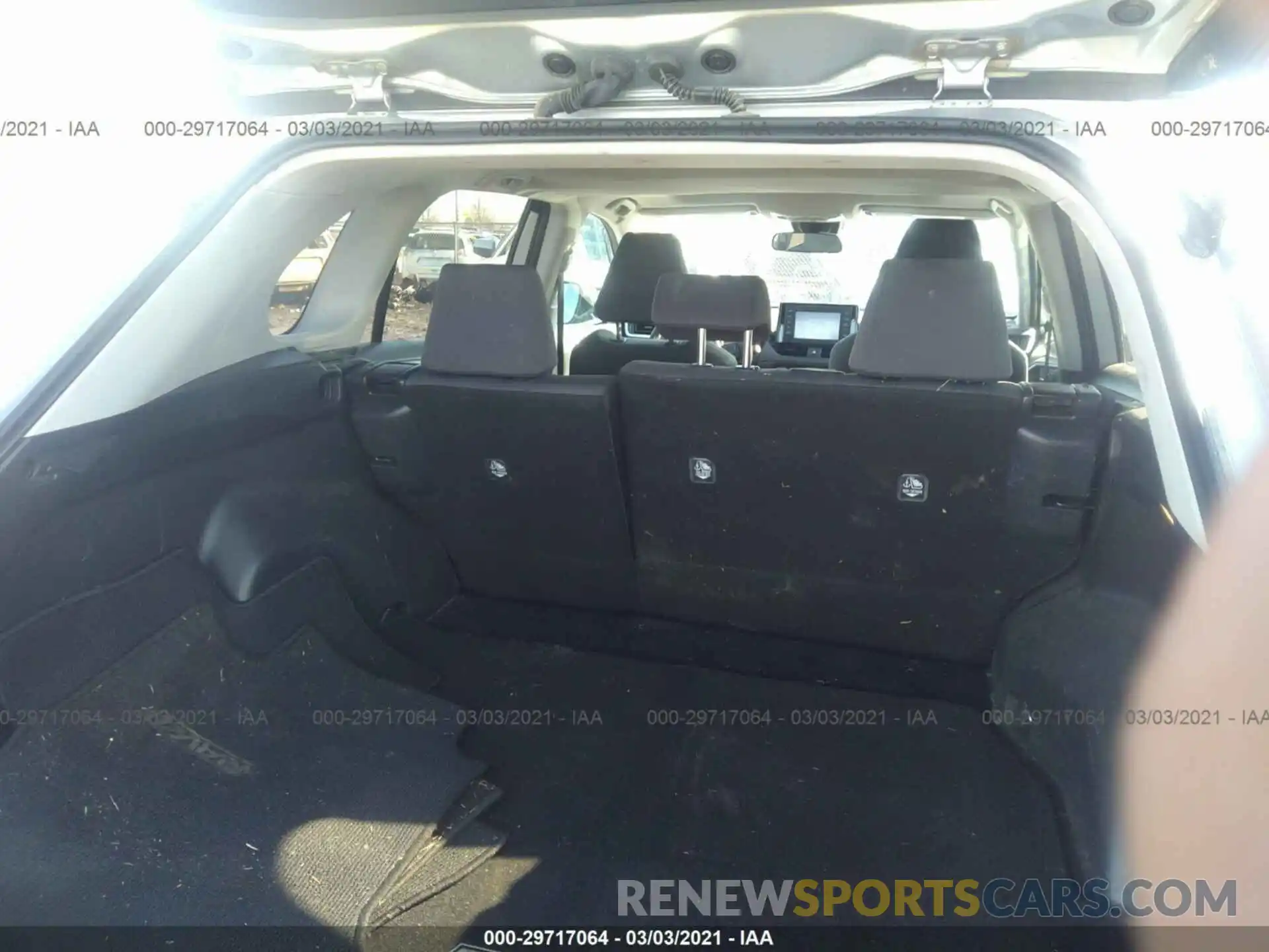 8 Photograph of a damaged car 2T3P1RFV6KW030542 TOYOTA RAV4 2019