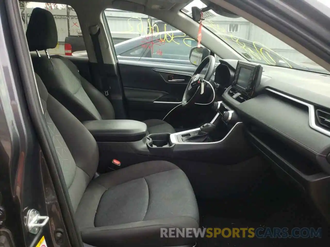 5 Photograph of a damaged car 2T3P1RFV6KW031075 TOYOTA RAV4 2019