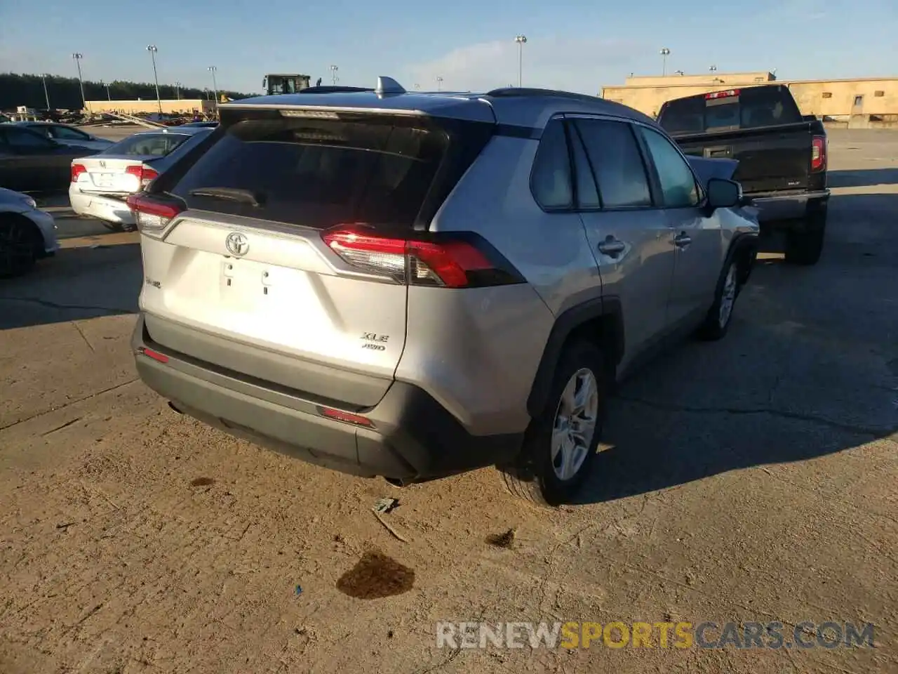 4 Photograph of a damaged car 2T3P1RFV6KW040794 TOYOTA RAV4 2019