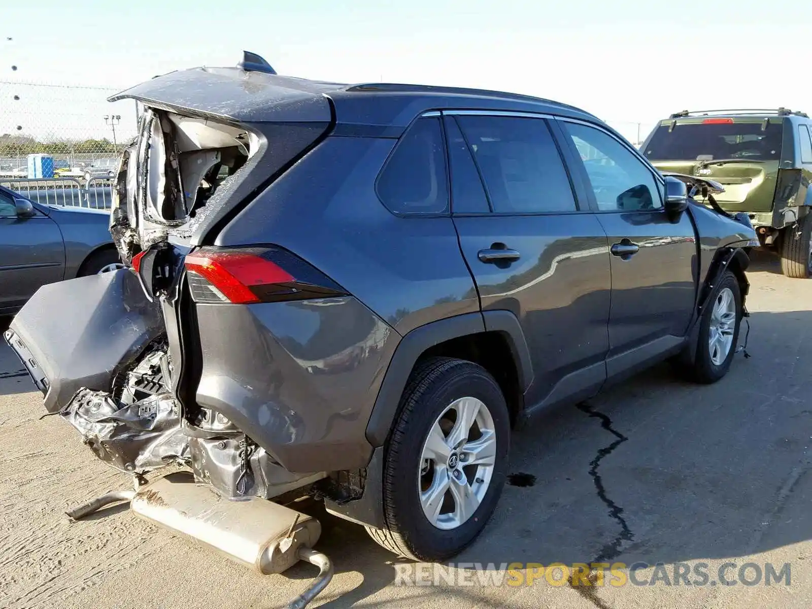 4 Photograph of a damaged car 2T3P1RFV6KW042609 TOYOTA RAV4 2019