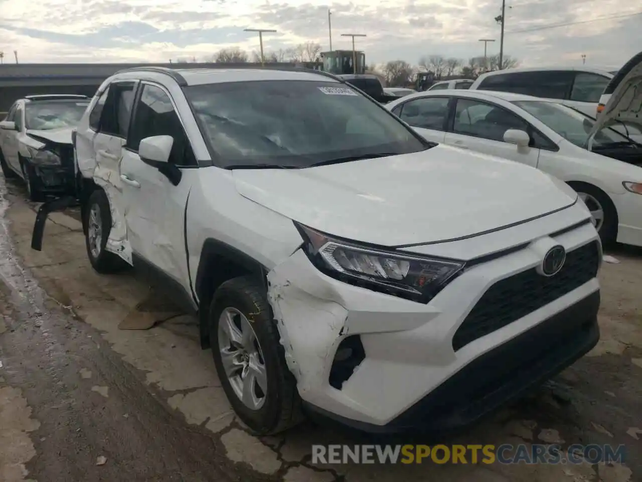 1 Photograph of a damaged car 2T3P1RFV6KW058650 TOYOTA RAV4 2019