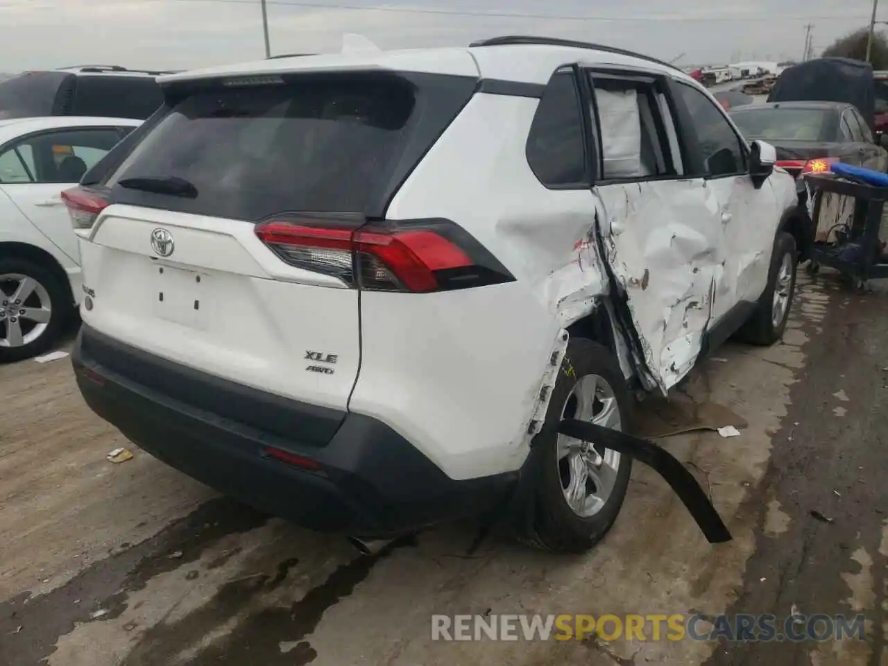 4 Photograph of a damaged car 2T3P1RFV6KW058650 TOYOTA RAV4 2019