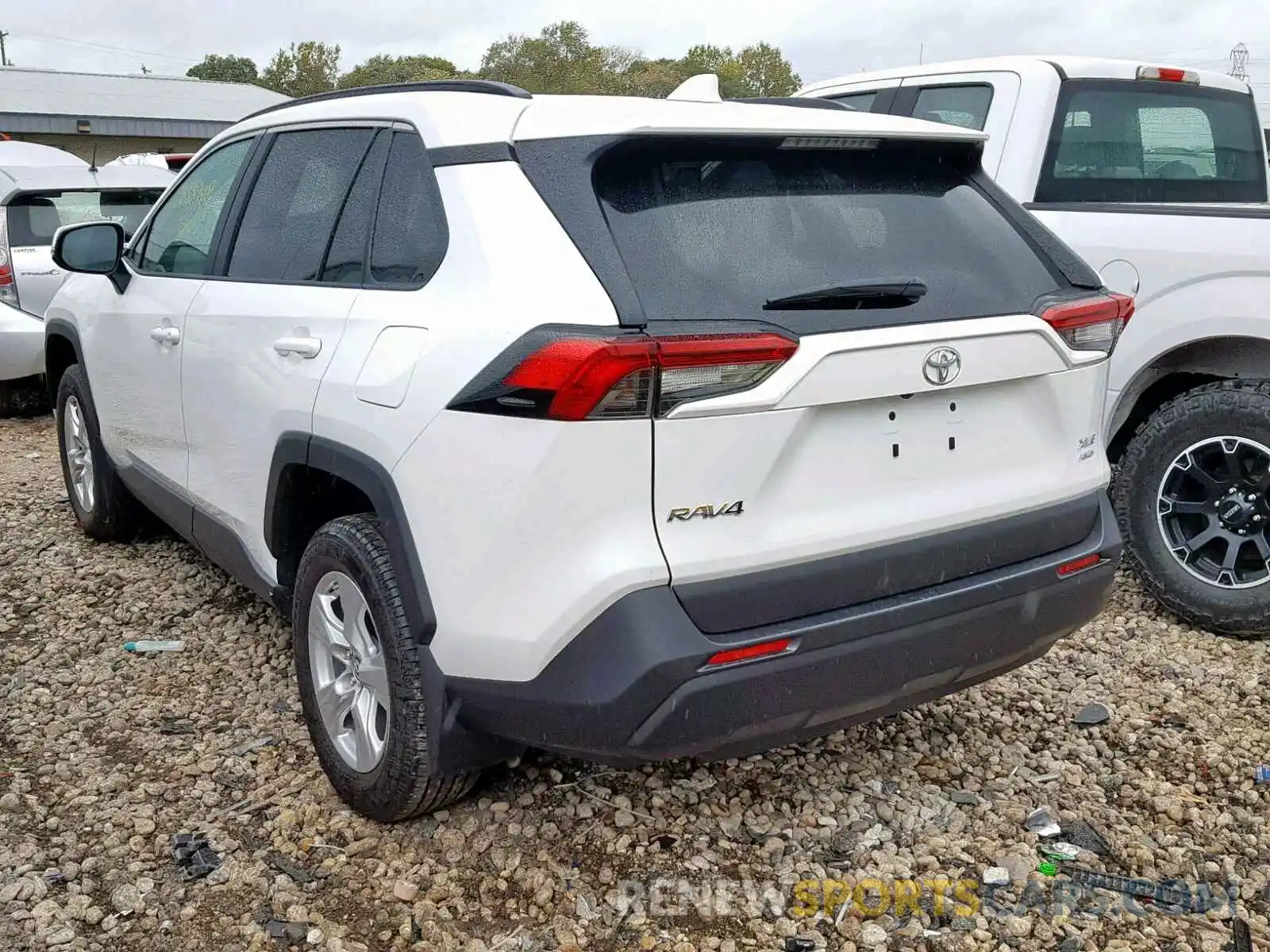 3 Photograph of a damaged car 2T3P1RFV6KW073648 TOYOTA RAV4 2019