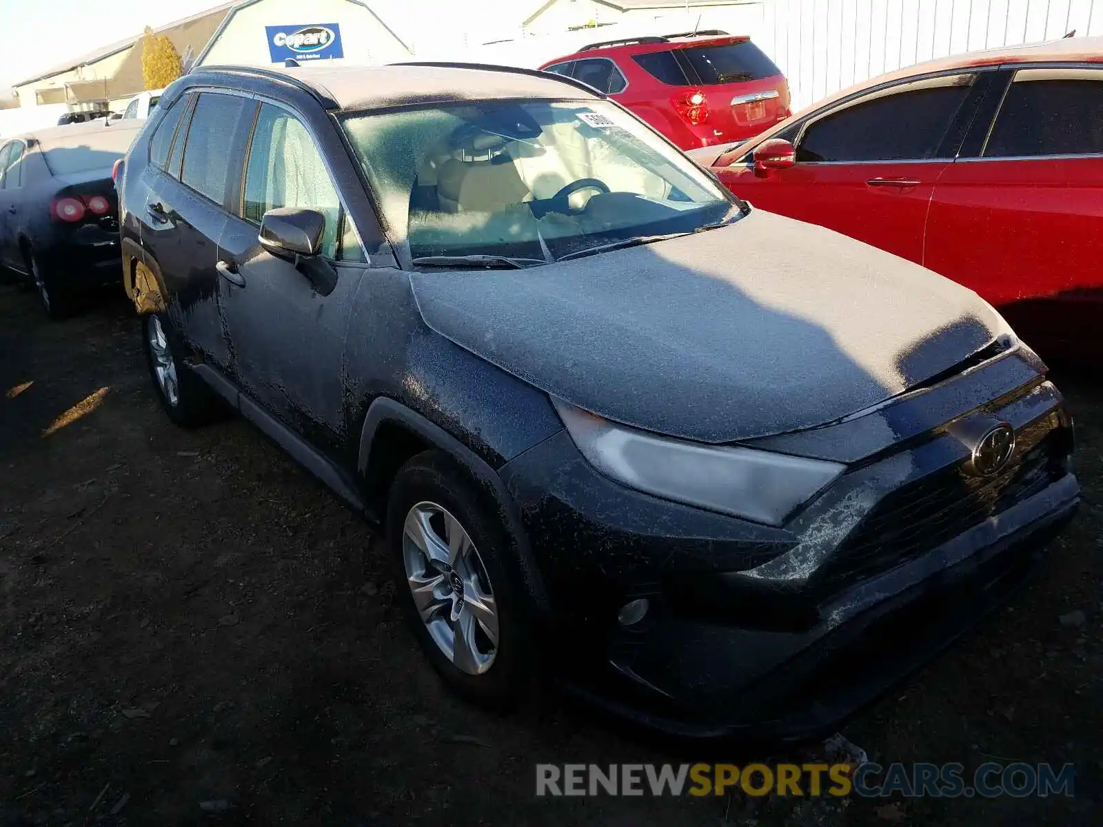 1 Photograph of a damaged car 2T3P1RFV6KW083015 TOYOTA RAV4 2019