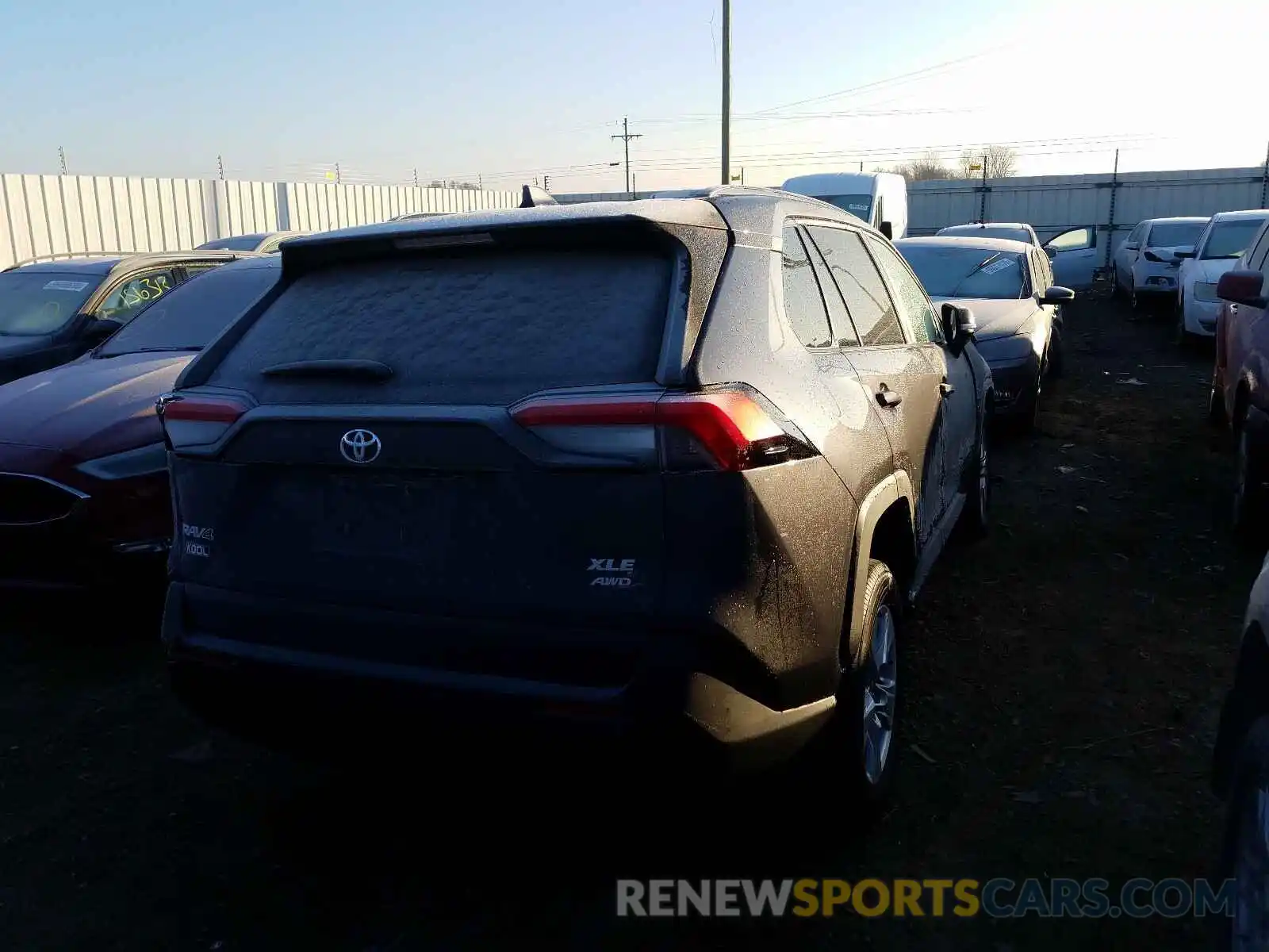 4 Photograph of a damaged car 2T3P1RFV6KW083015 TOYOTA RAV4 2019