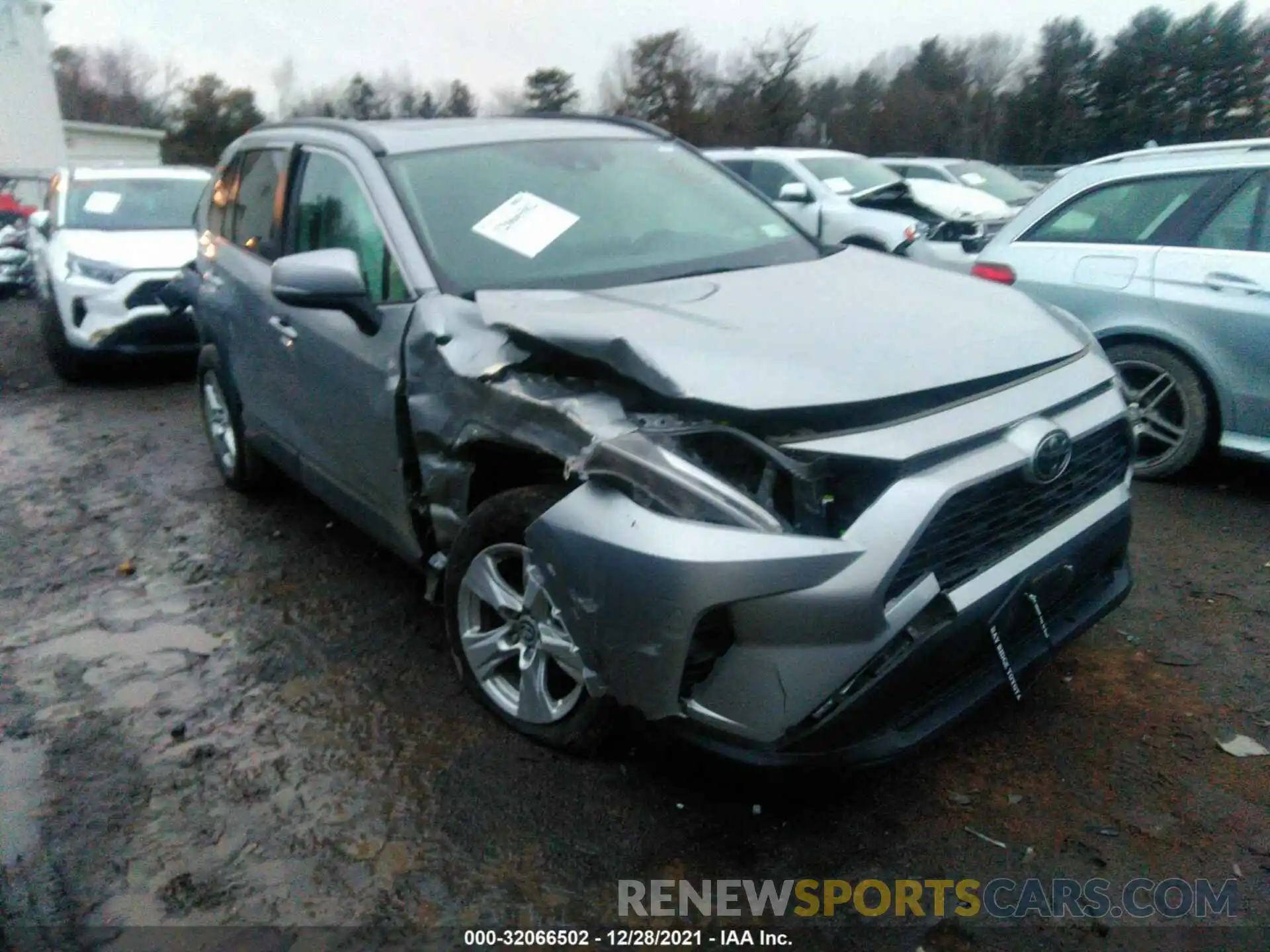 1 Photograph of a damaged car 2T3P1RFV7KC003335 TOYOTA RAV4 2019