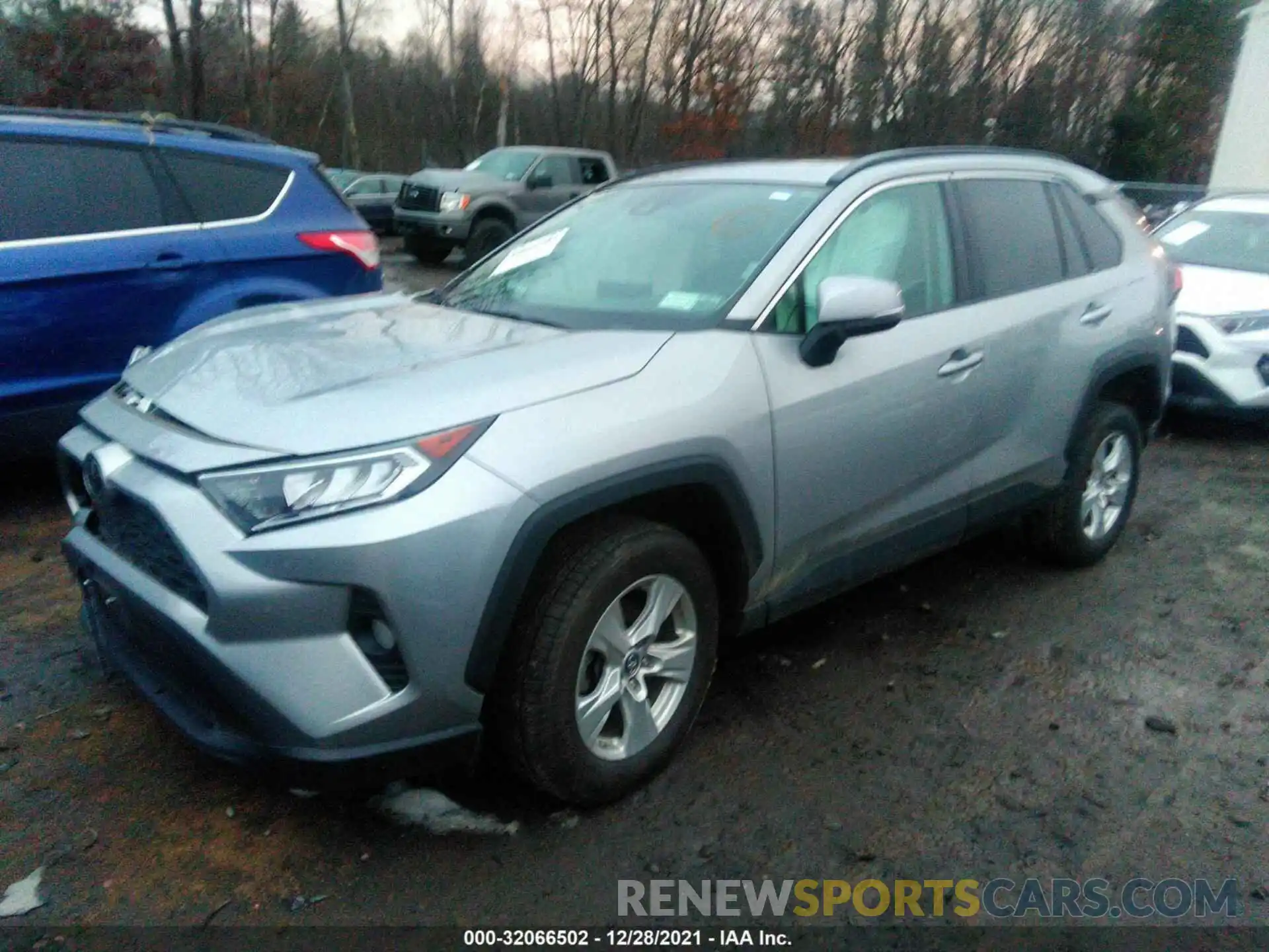 2 Фотография поврежденного автомобиля 2T3P1RFV7KC003335 TOYOTA RAV4 2019