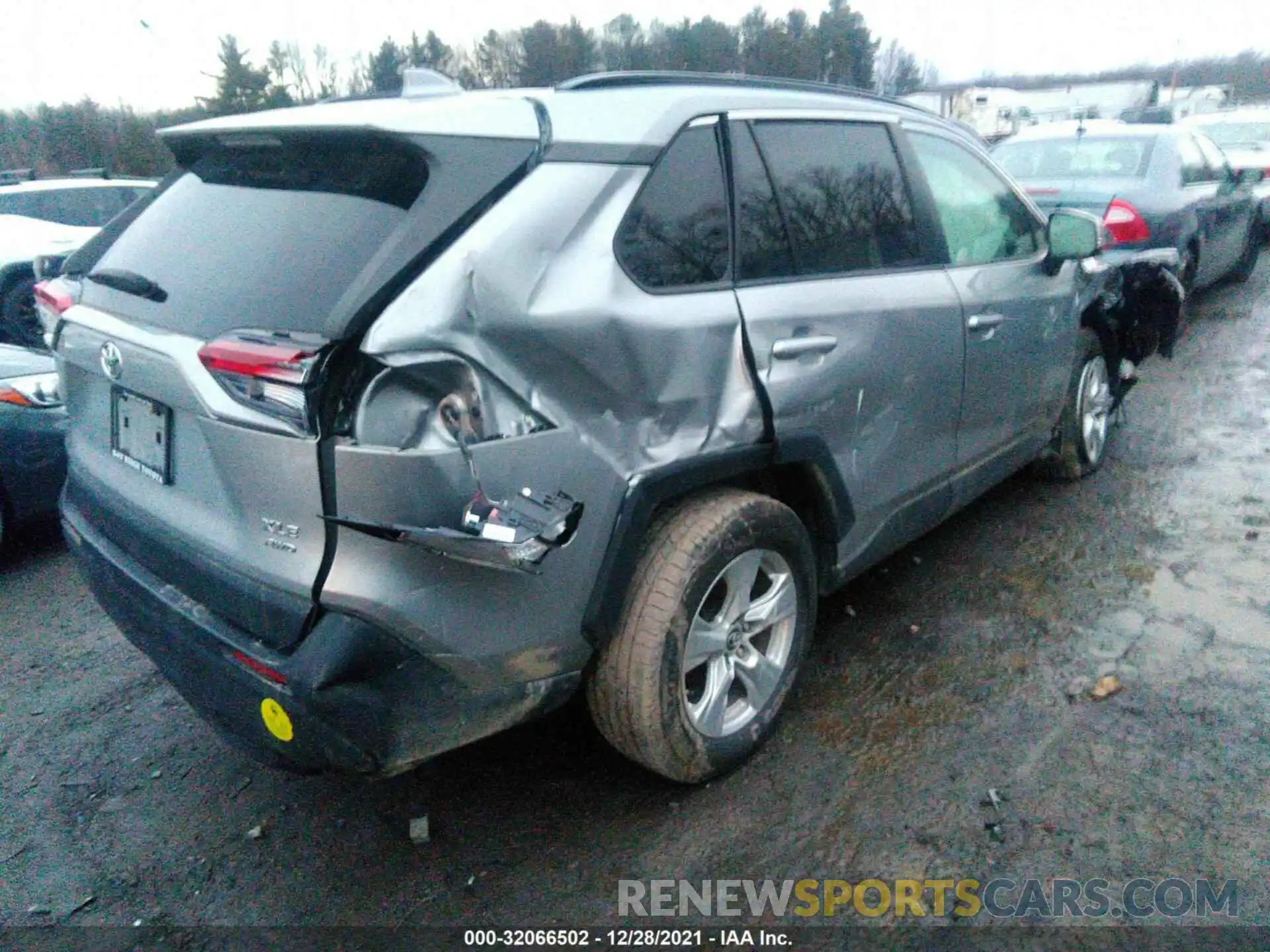 4 Photograph of a damaged car 2T3P1RFV7KC003335 TOYOTA RAV4 2019