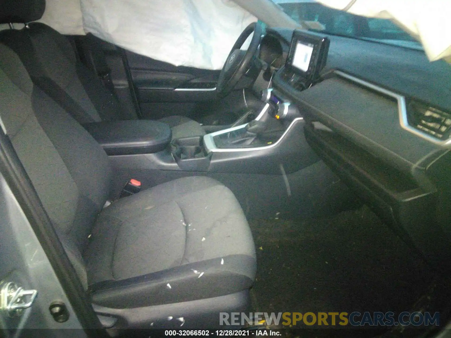 5 Photograph of a damaged car 2T3P1RFV7KC003335 TOYOTA RAV4 2019