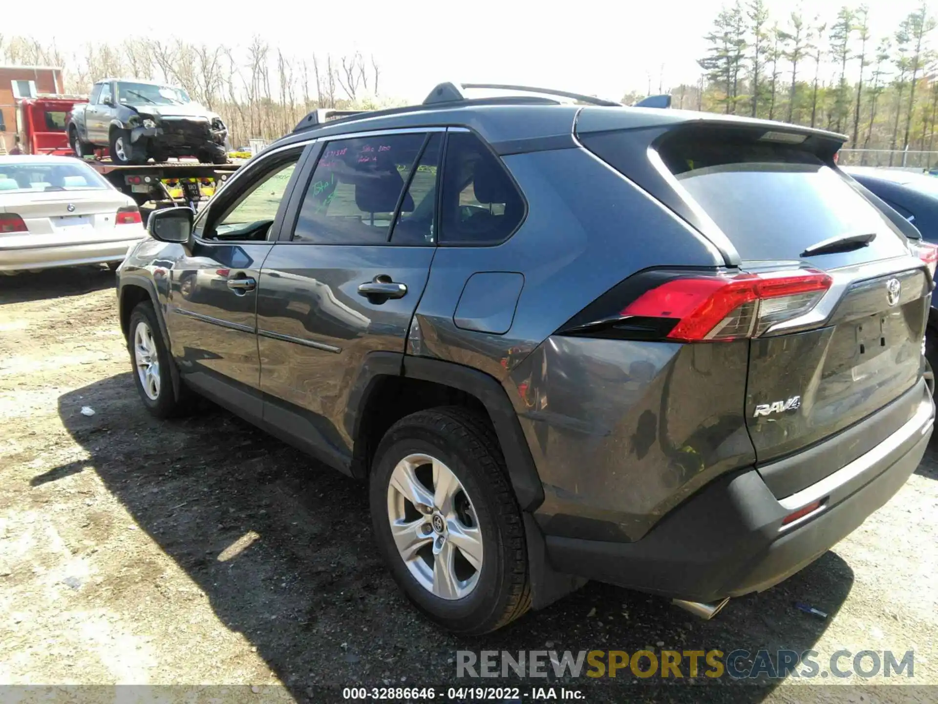 3 Фотография поврежденного автомобиля 2T3P1RFV7KC056097 TOYOTA RAV4 2019