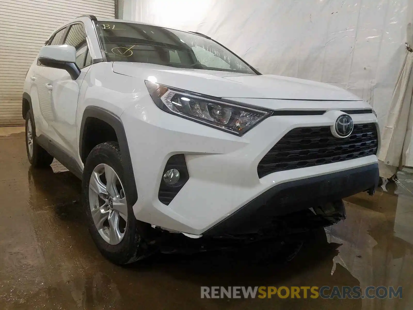 1 Photograph of a damaged car 2T3P1RFV7KW028010 TOYOTA RAV4 2019