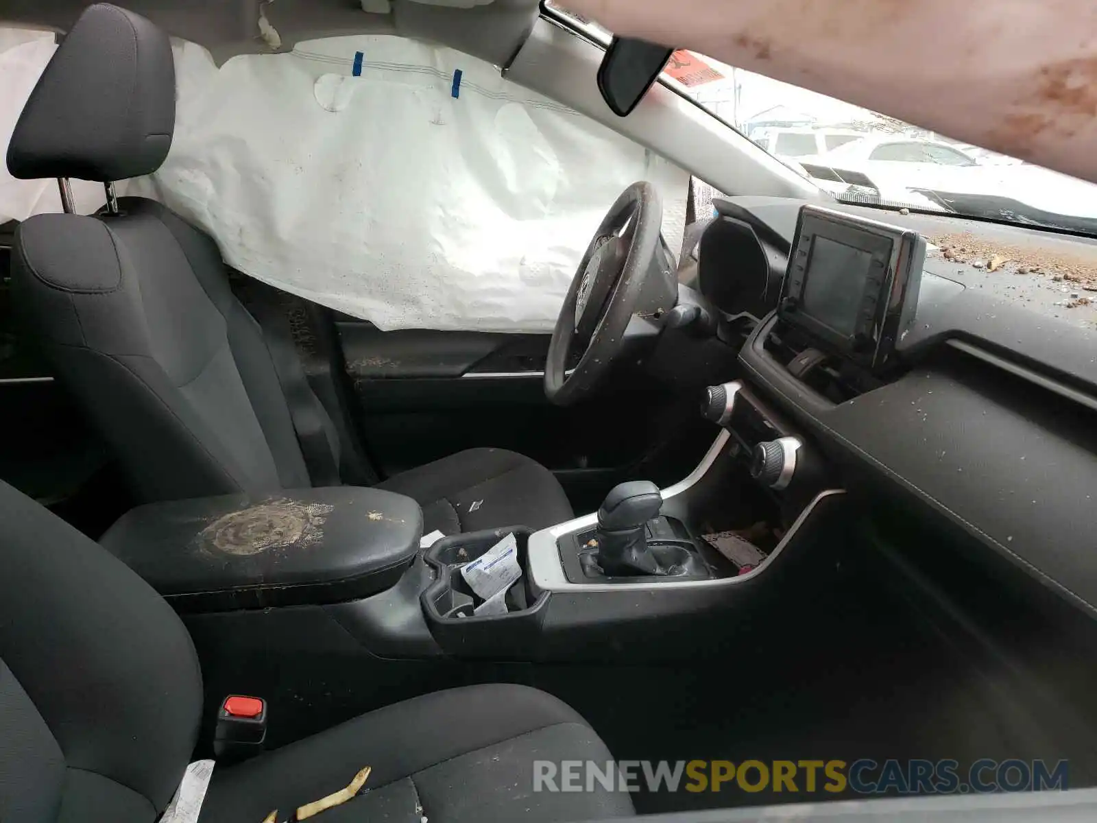 5 Photograph of a damaged car 2T3P1RFV7KW029948 TOYOTA RAV4 2019