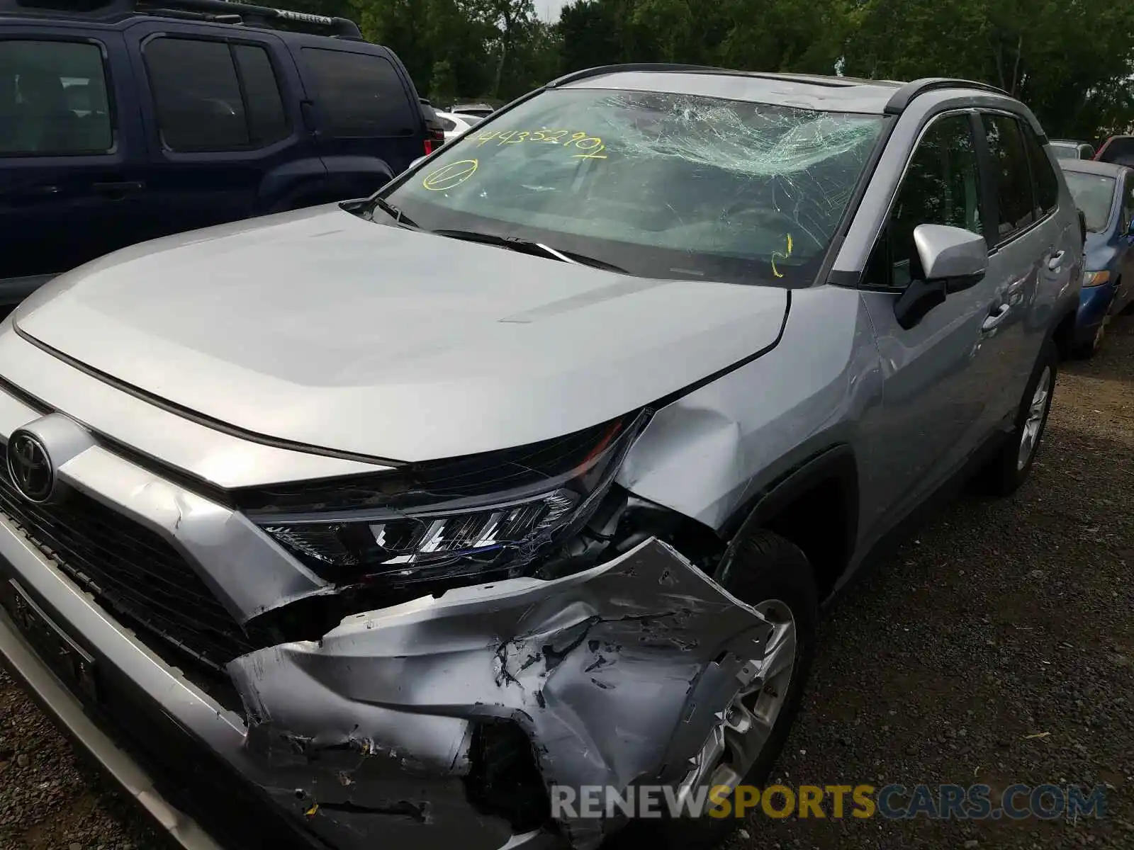 9 Photograph of a damaged car 2T3P1RFV7KW039833 TOYOTA RAV4 2019