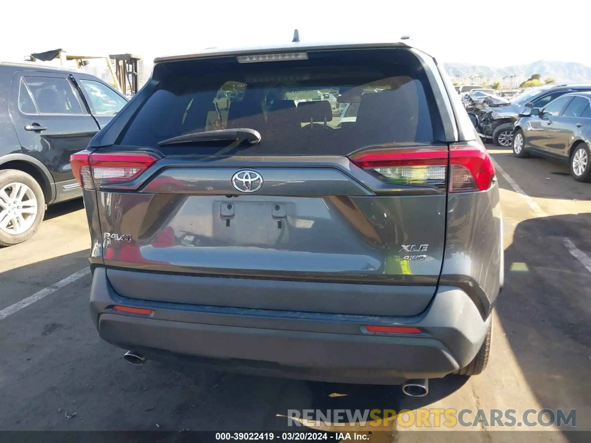 16 Photograph of a damaged car 2T3P1RFV7KW042537 TOYOTA RAV4 2019