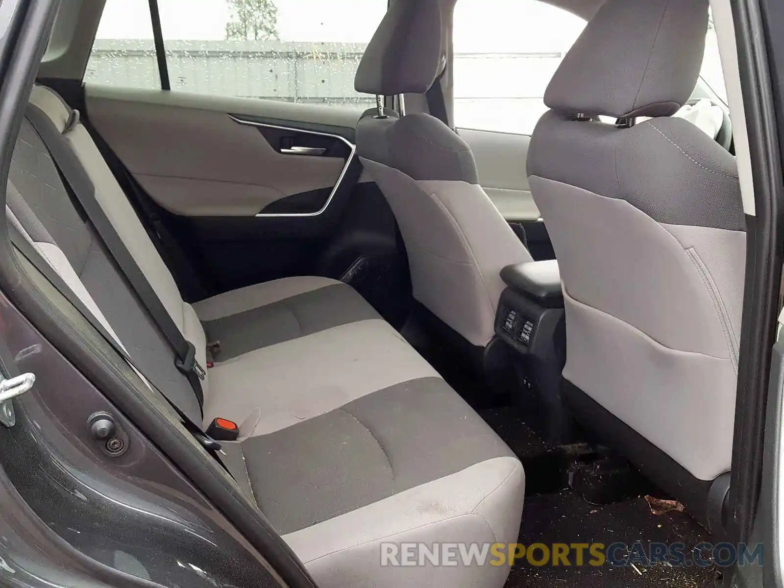 6 Photograph of a damaged car 2T3P1RFV7KW043638 TOYOTA RAV4 2019