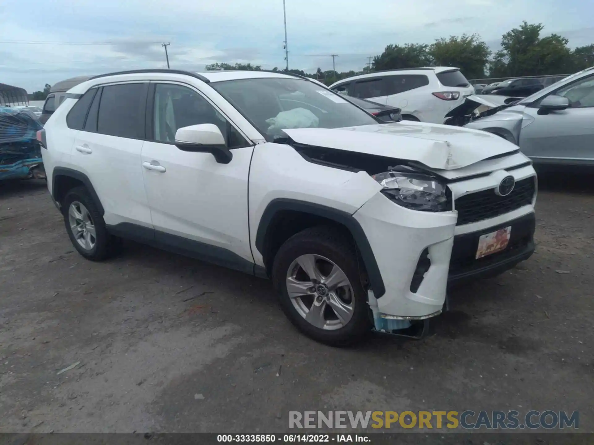 1 Photograph of a damaged car 2T3P1RFV7KW043946 TOYOTA RAV4 2019