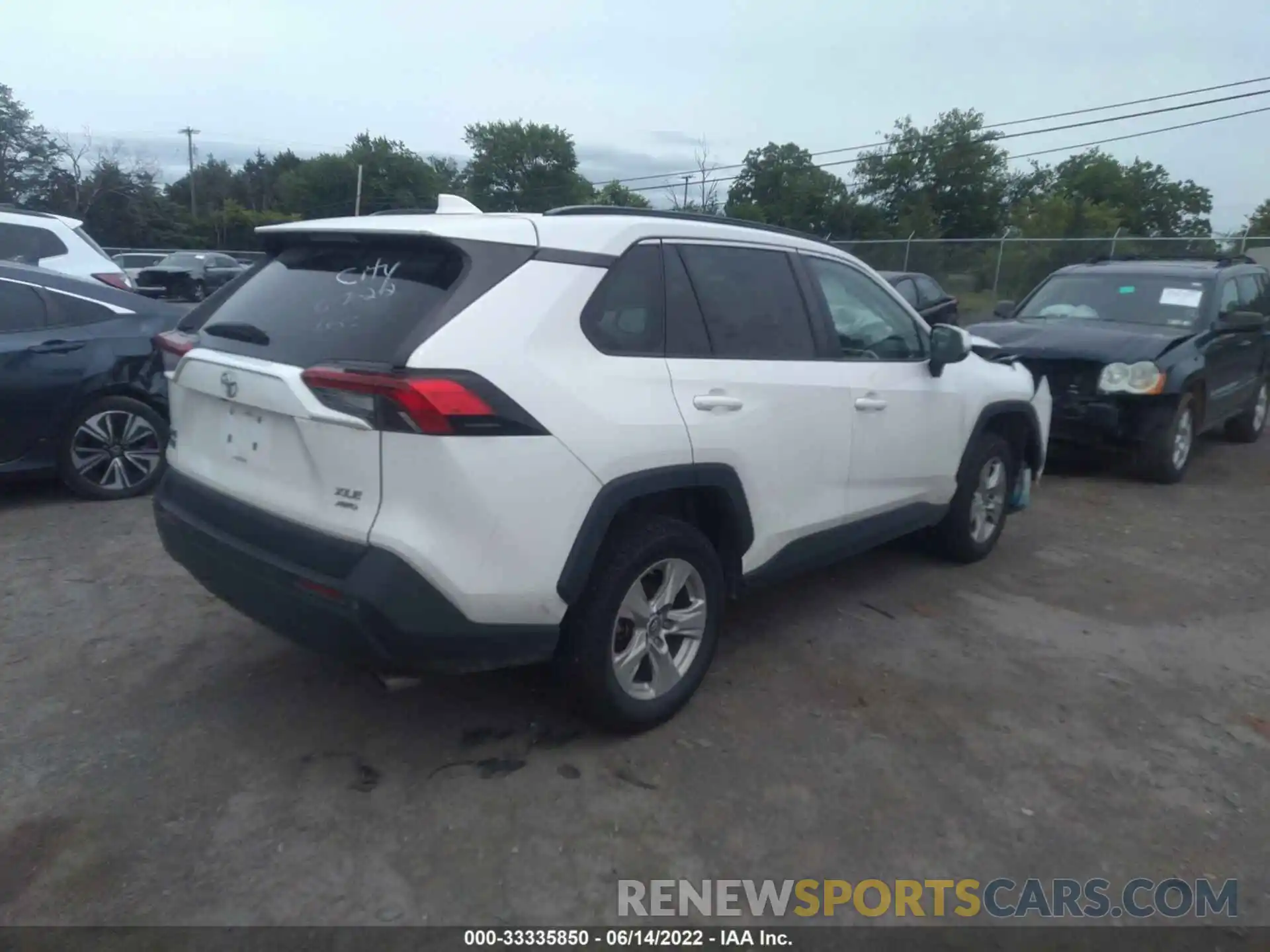 4 Photograph of a damaged car 2T3P1RFV7KW043946 TOYOTA RAV4 2019