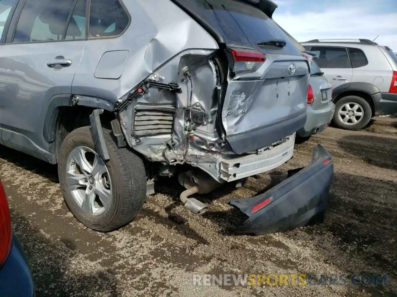 9 Photograph of a damaged car 2T3P1RFV7KW055501 TOYOTA RAV4 2019