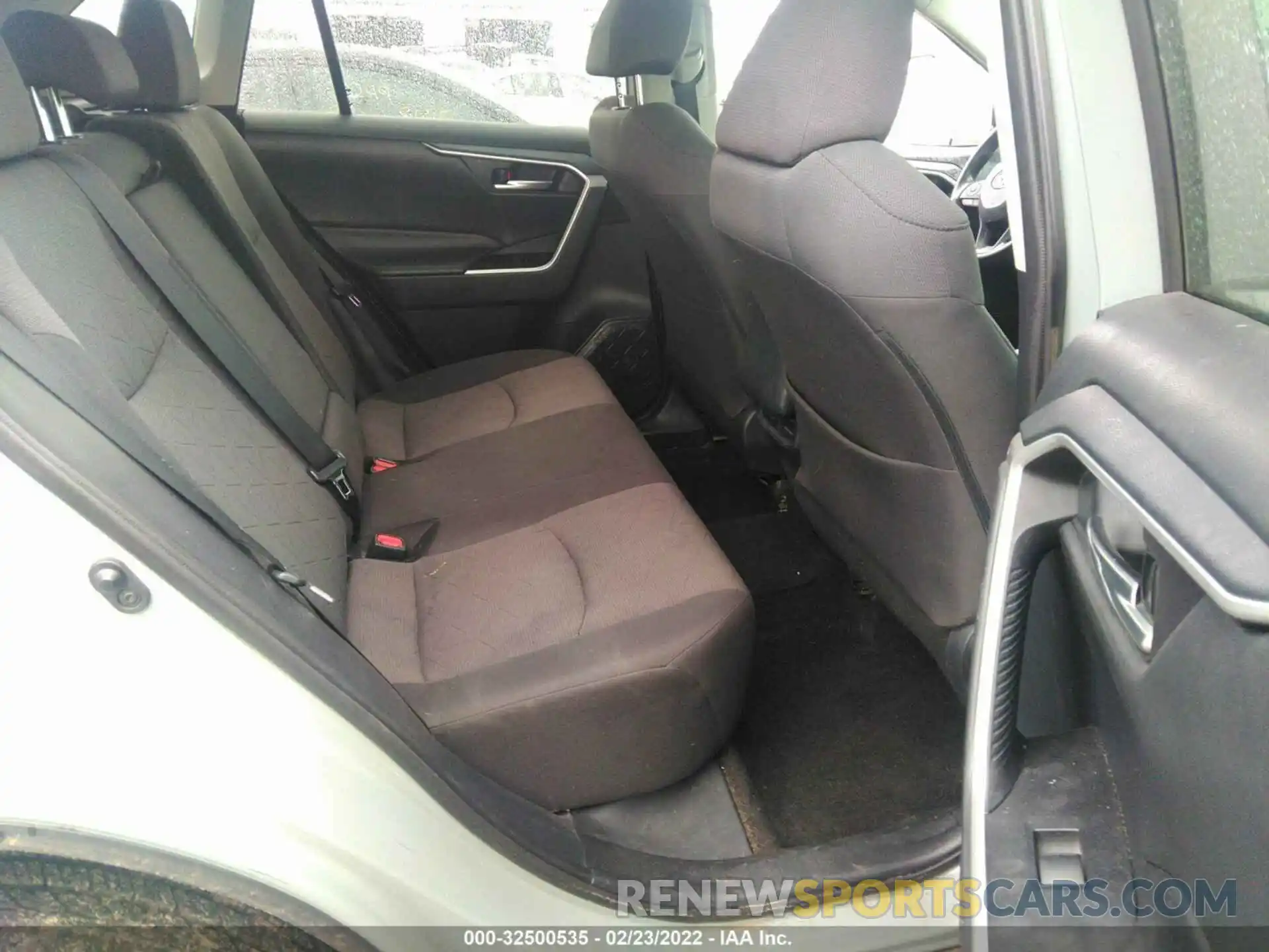 8 Photograph of a damaged car 2T3P1RFV7KW056079 TOYOTA RAV4 2019