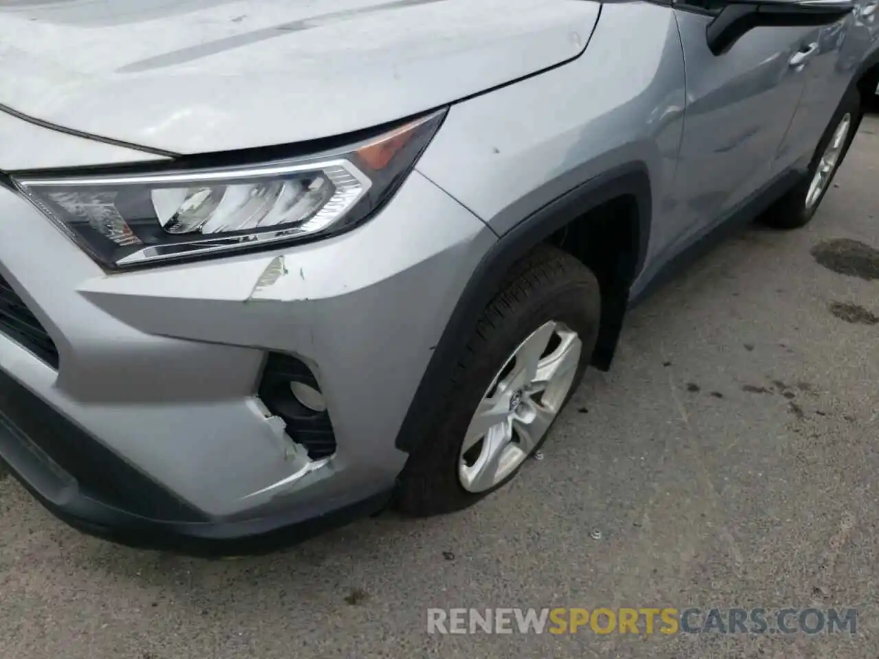 9 Photograph of a damaged car 2T3P1RFV7KW058155 TOYOTA RAV4 2019