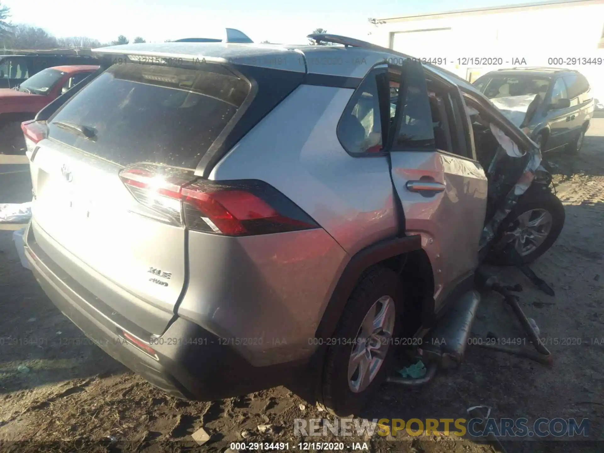 4 Photograph of a damaged car 2T3P1RFV7KW059032 TOYOTA RAV4 2019