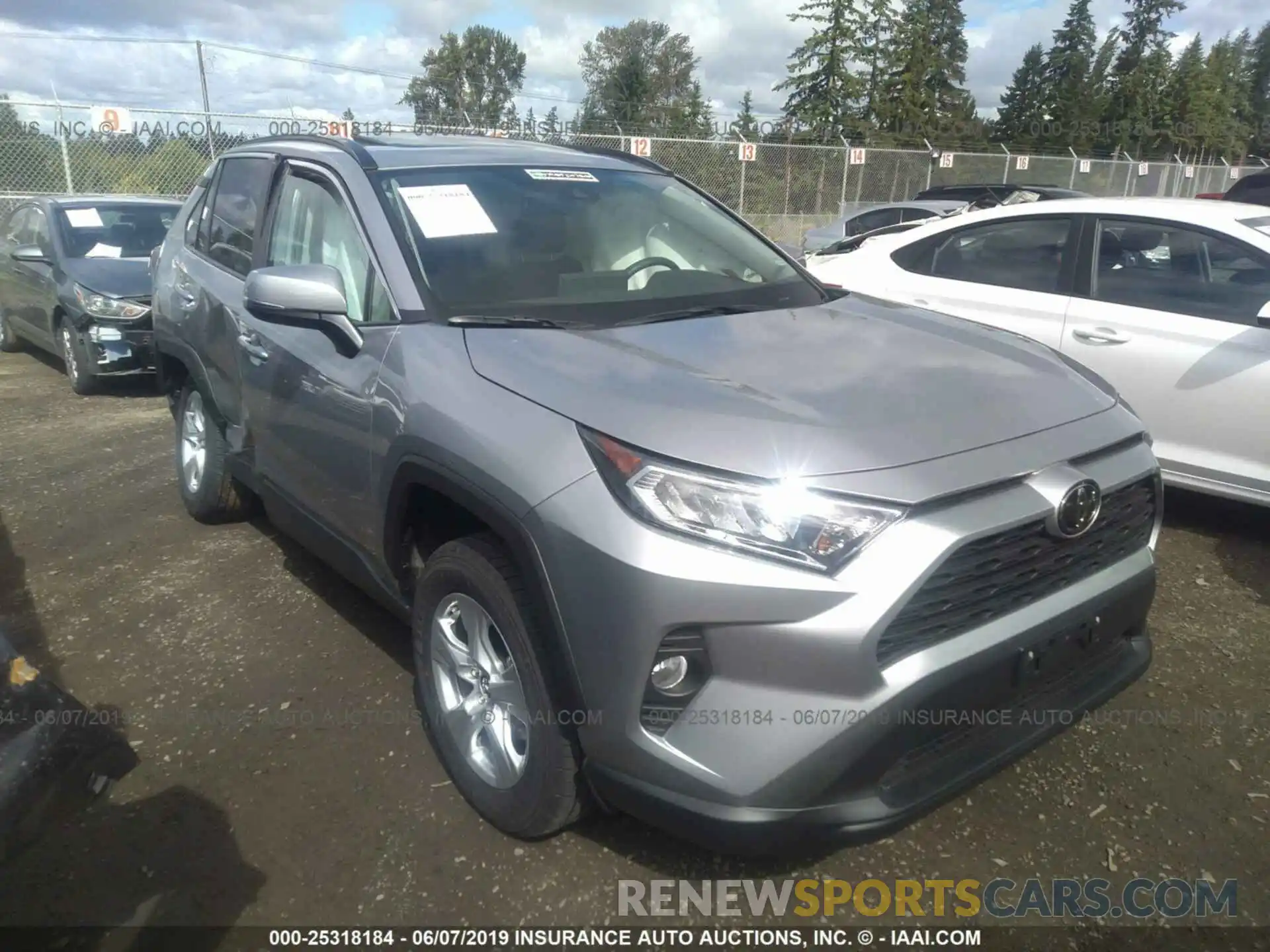 1 Фотография поврежденного автомобиля 2T3P1RFV8KC002937 TOYOTA RAV4 2019