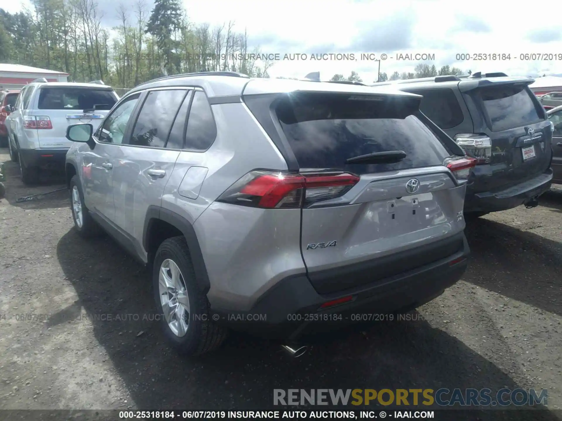 3 Фотография поврежденного автомобиля 2T3P1RFV8KC002937 TOYOTA RAV4 2019