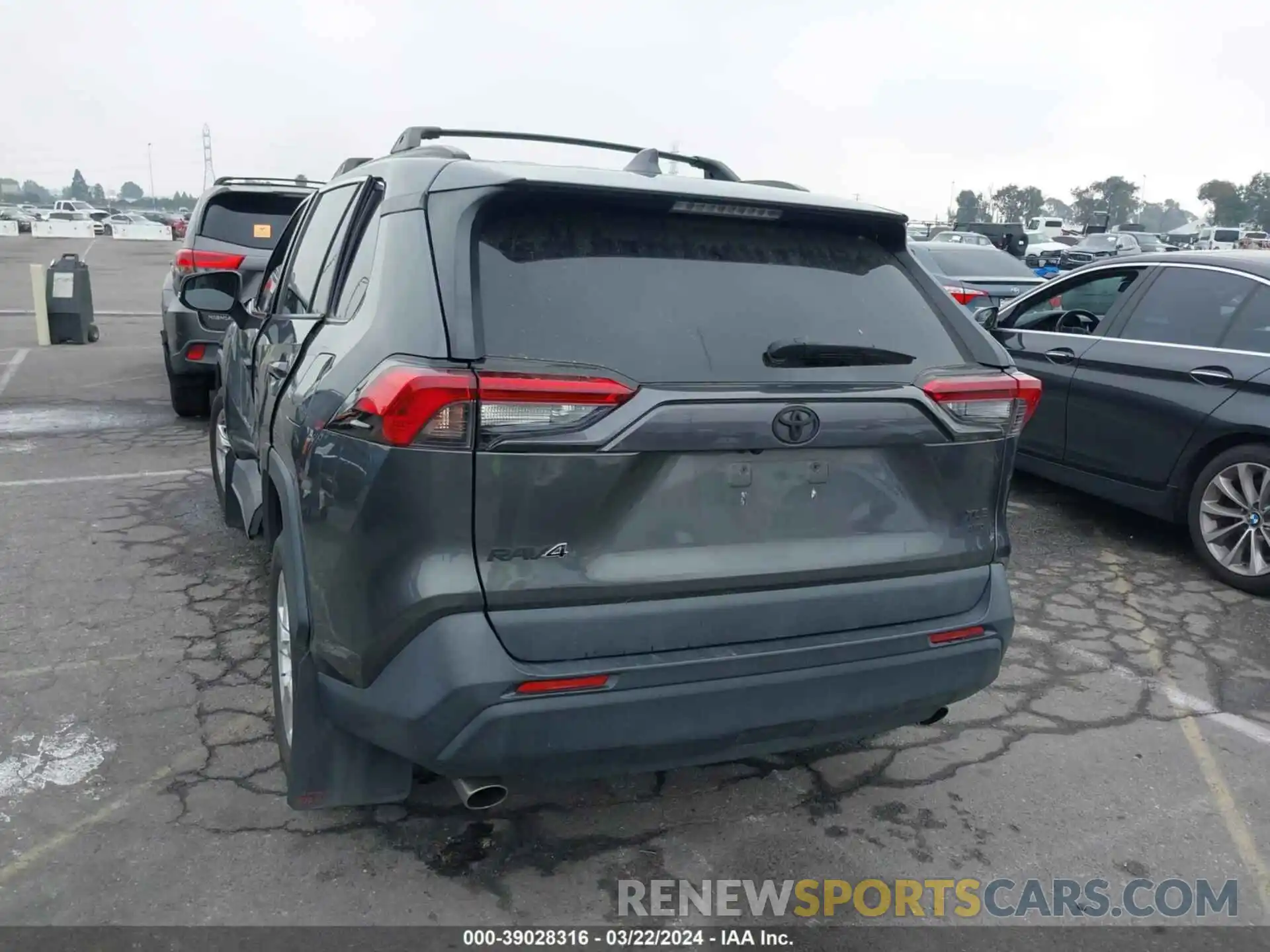 15 Photograph of a damaged car 2T3P1RFV8KC011590 TOYOTA RAV4 2019