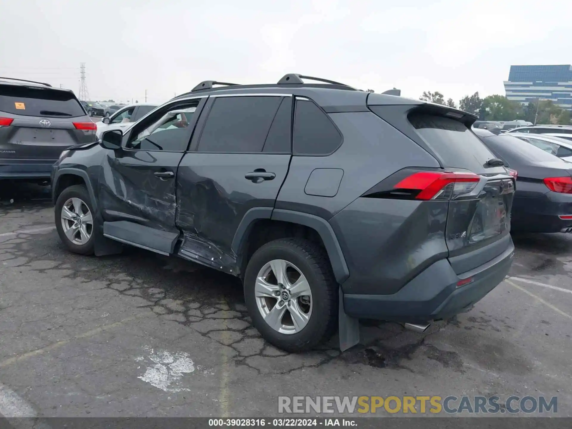 3 Фотография поврежденного автомобиля 2T3P1RFV8KC011590 TOYOTA RAV4 2019