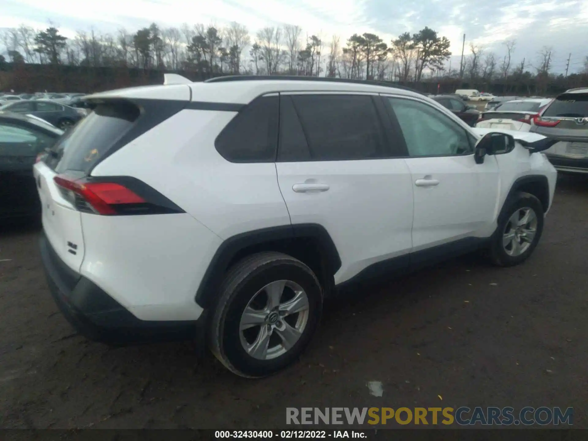 4 Photograph of a damaged car 2T3P1RFV8KC029099 TOYOTA RAV4 2019