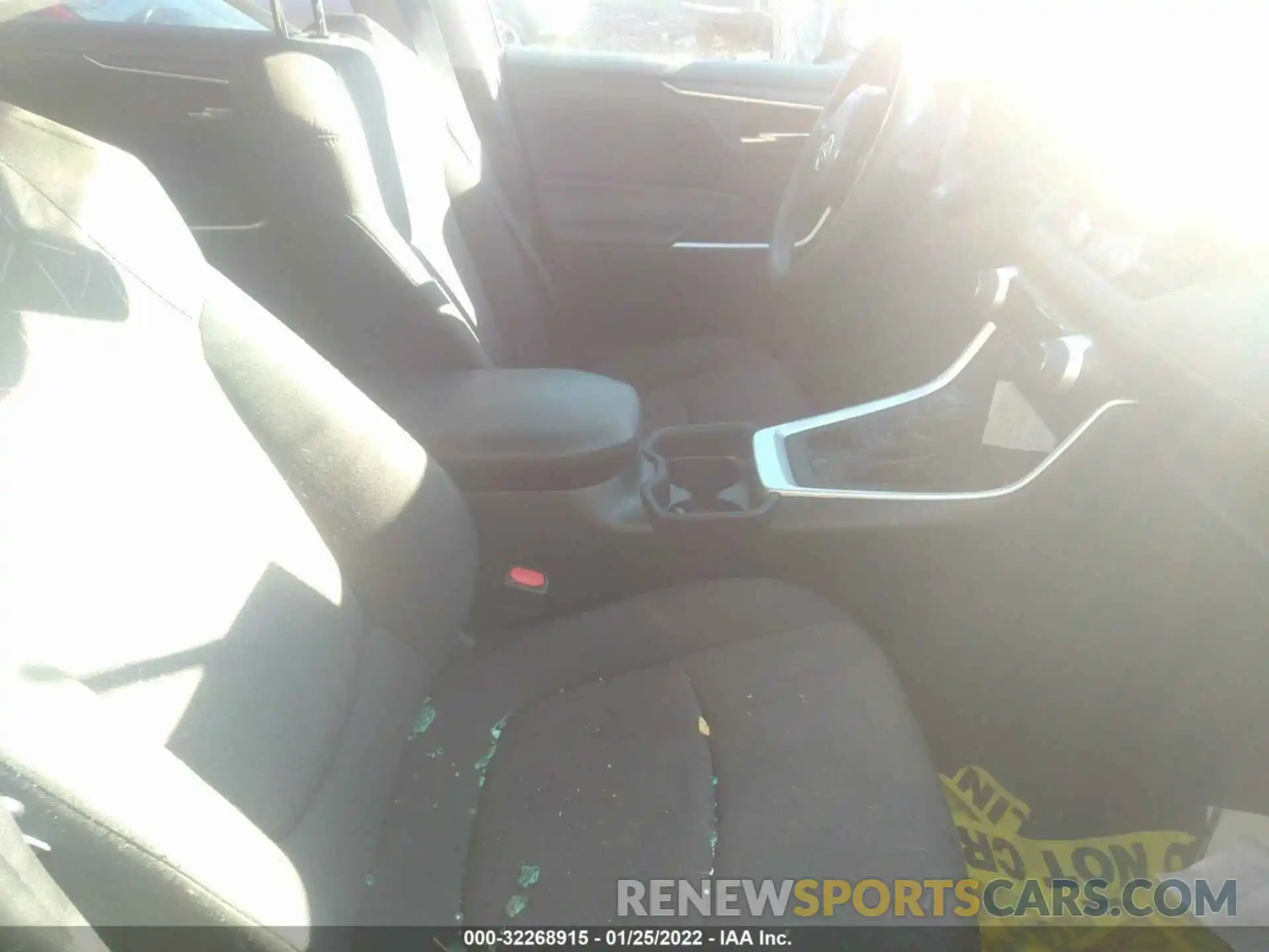 5 Photograph of a damaged car 2T3P1RFV8KC058151 TOYOTA RAV4 2019