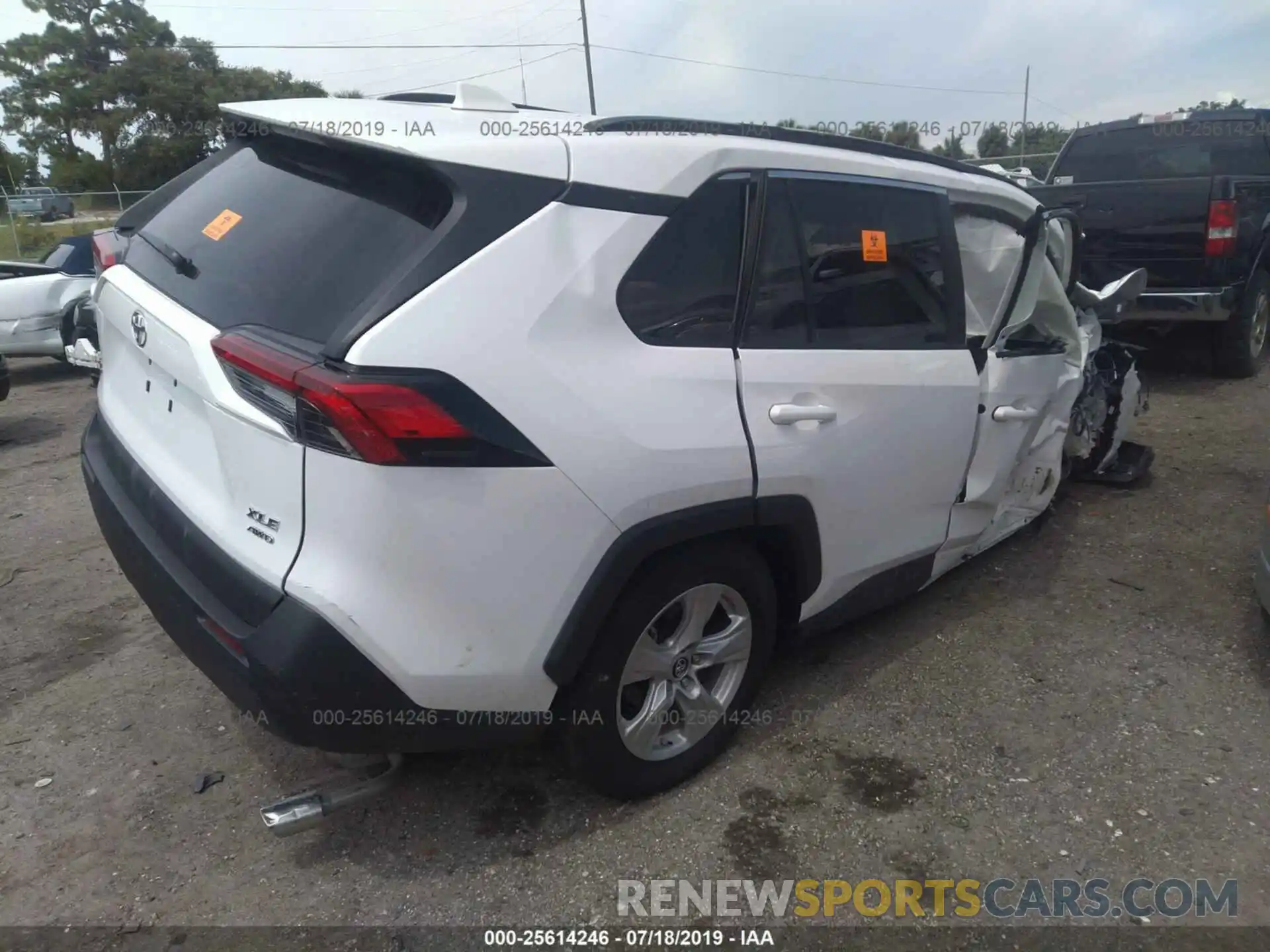 4 Photograph of a damaged car 2T3P1RFV8KW006811 TOYOTA RAV4 2019