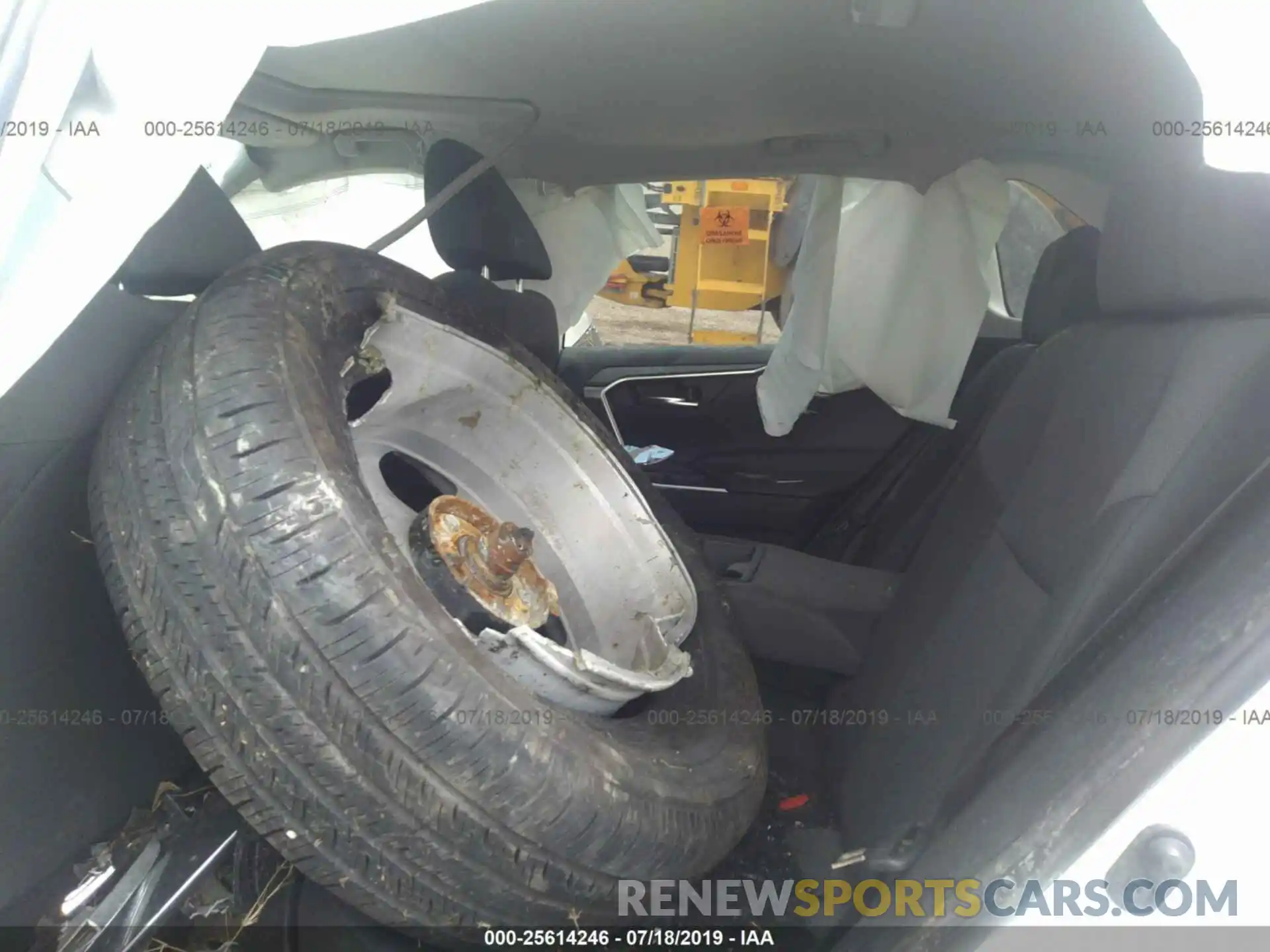 8 Photograph of a damaged car 2T3P1RFV8KW006811 TOYOTA RAV4 2019