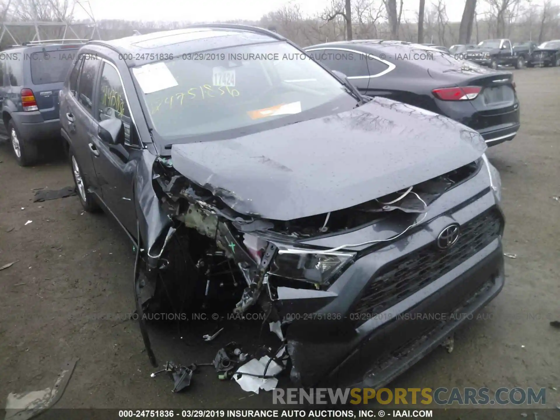 1 Photograph of a damaged car 2T3P1RFV8KW010163 TOYOTA RAV4 2019