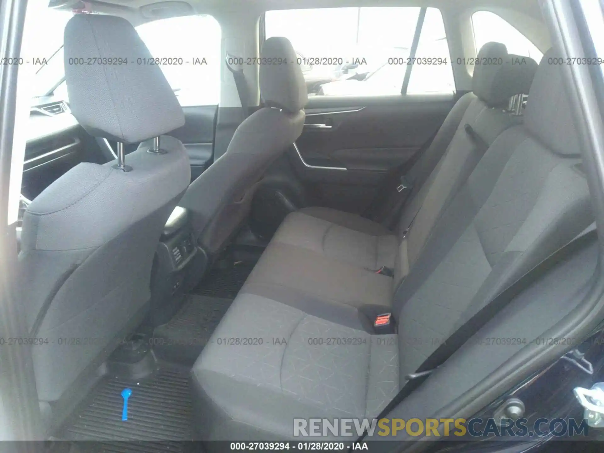 8 Photograph of a damaged car 2T3P1RFV8KW035113 TOYOTA RAV4 2019