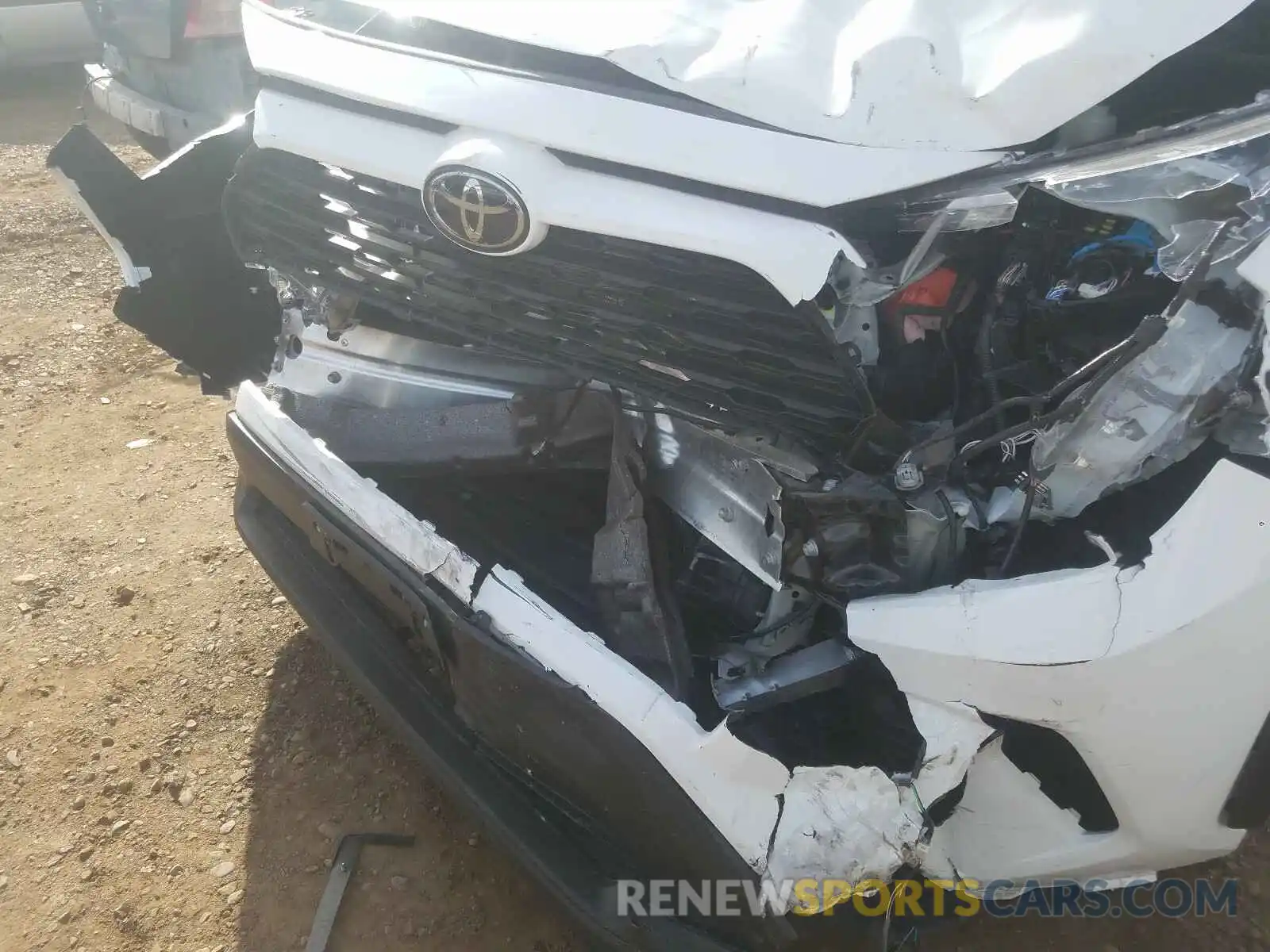 9 Photograph of a damaged car 2T3P1RFV8KW046130 TOYOTA RAV4 2019