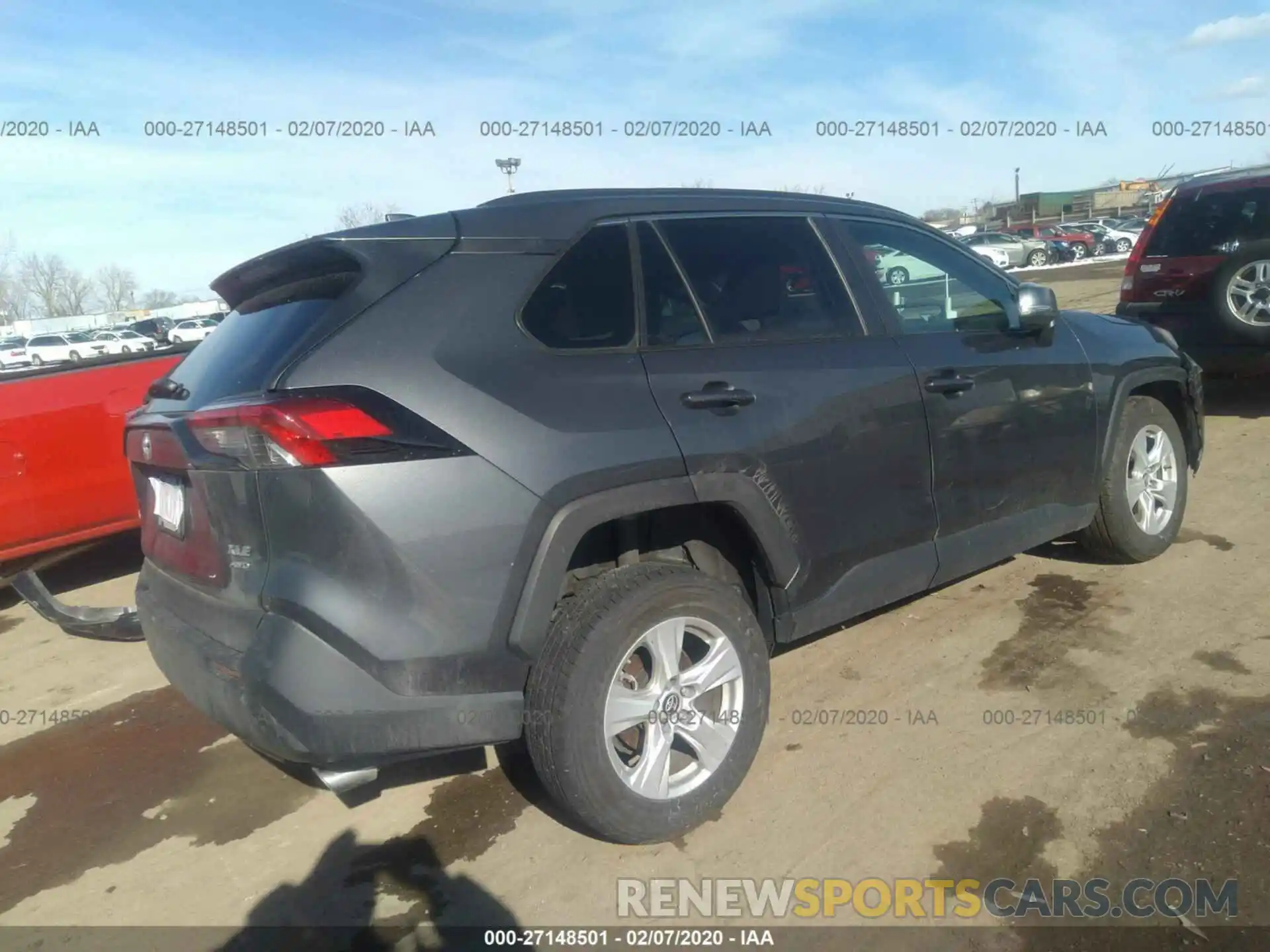 4 Photograph of a damaged car 2T3P1RFV8KW049996 TOYOTA RAV4 2019