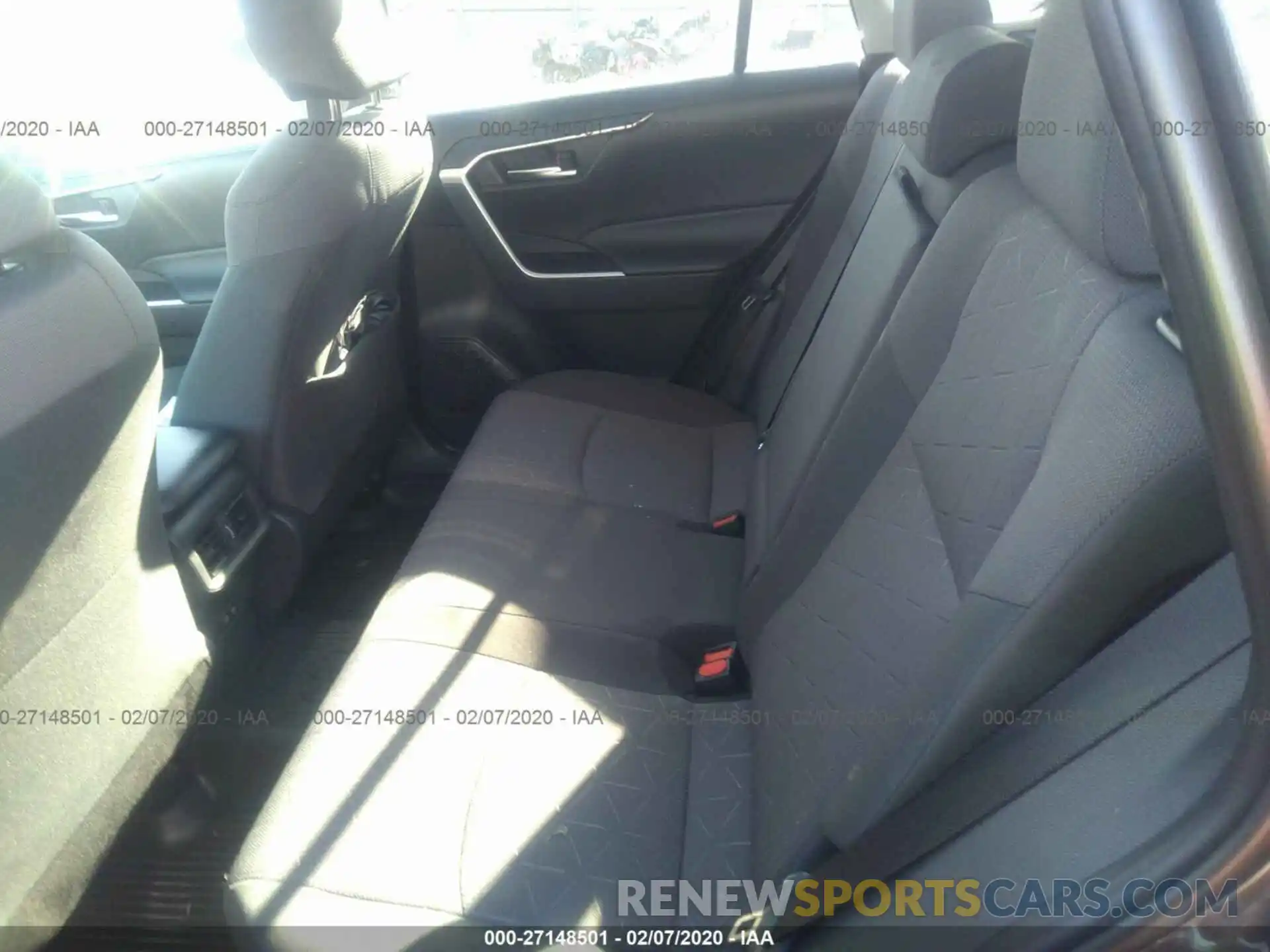 8 Photograph of a damaged car 2T3P1RFV8KW049996 TOYOTA RAV4 2019