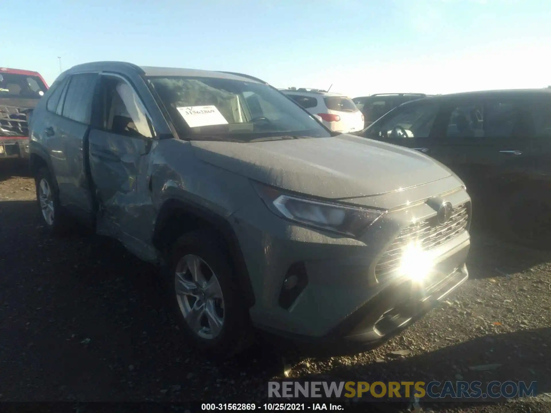 1 Photograph of a damaged car 2T3P1RFV8KW052834 TOYOTA RAV4 2019