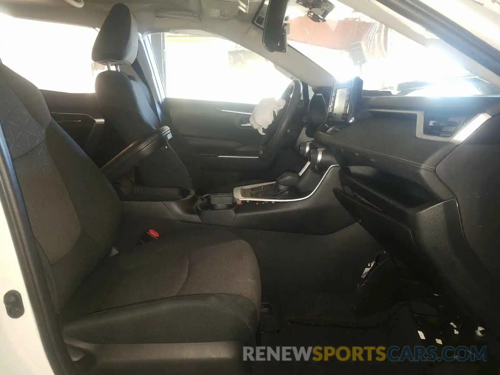 5 Photograph of a damaged car 2T3P1RFV8KW056155 TOYOTA RAV4 2019