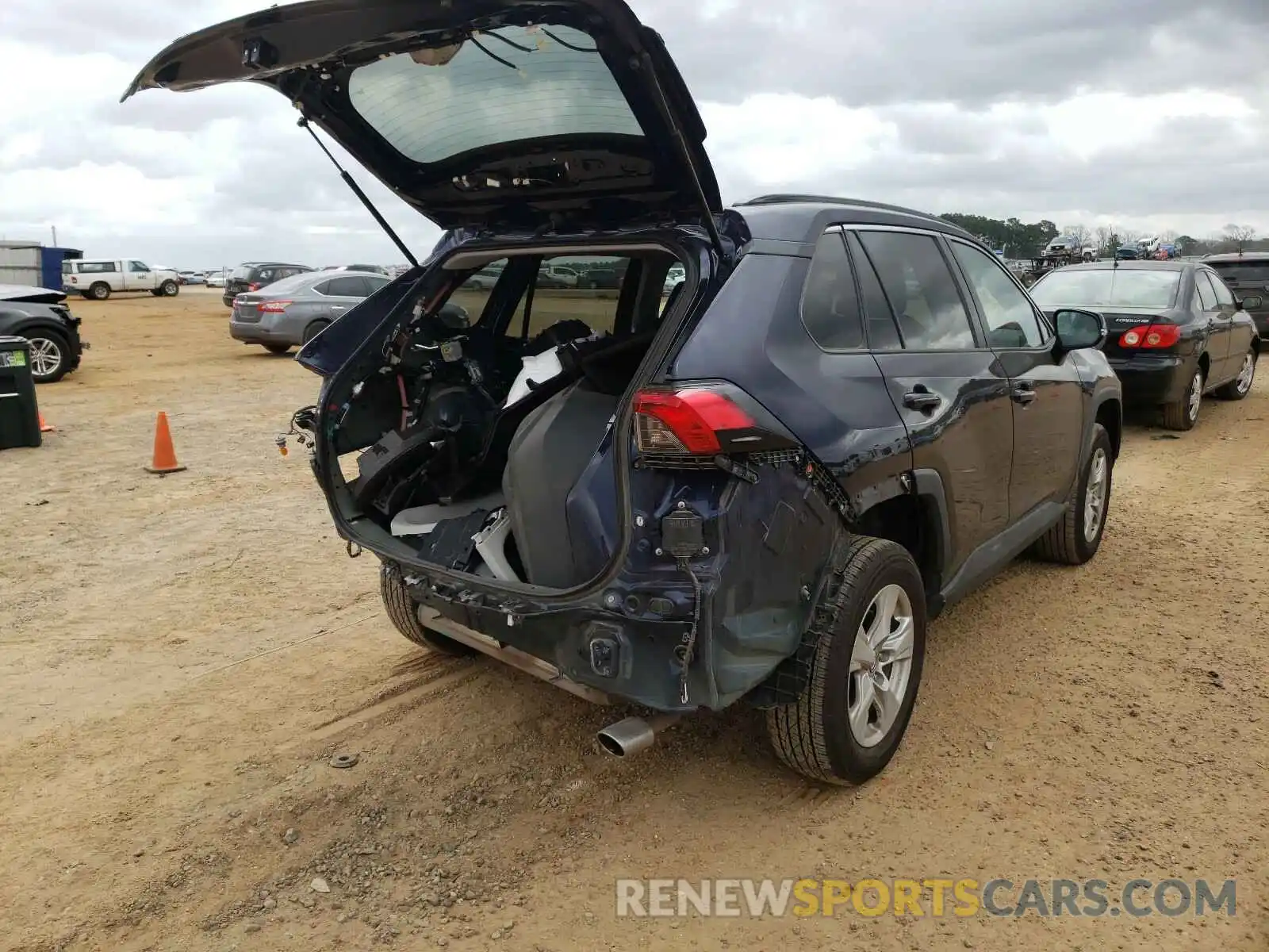 4 Photograph of a damaged car 2T3P1RFV8KW062781 TOYOTA RAV4 2019