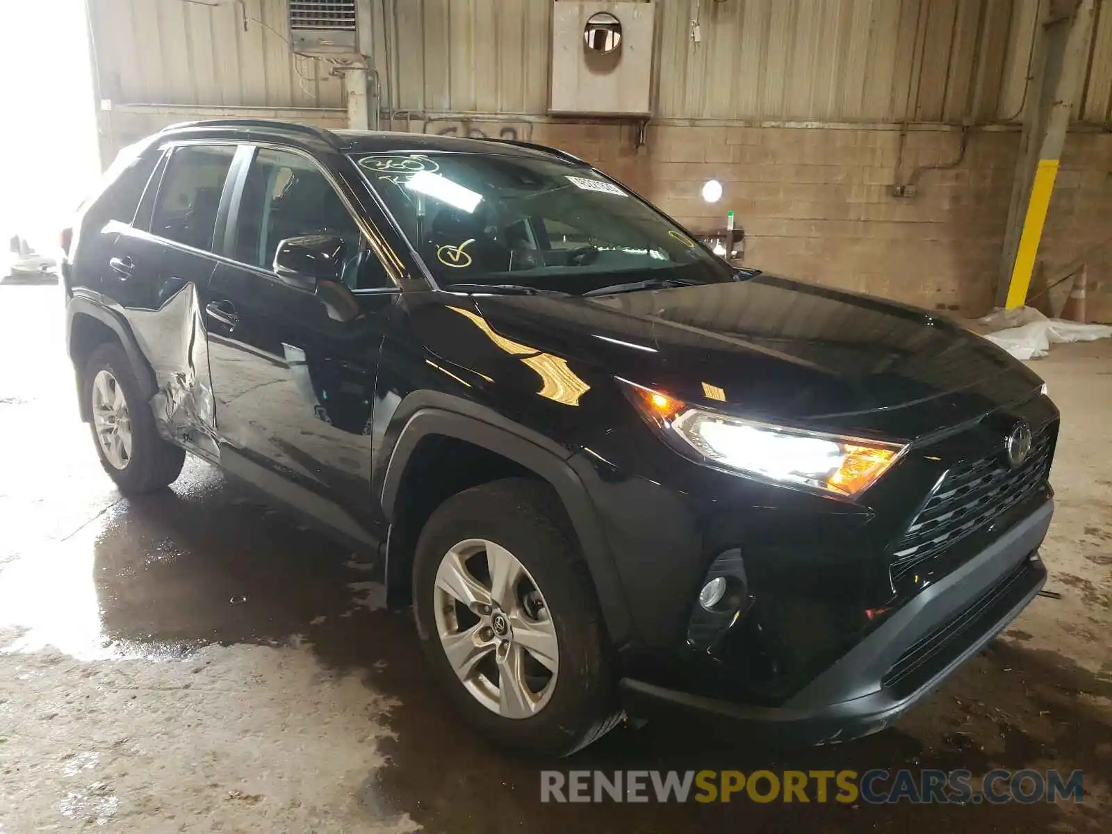 1 Photograph of a damaged car 2T3P1RFV8KW067298 TOYOTA RAV4 2019