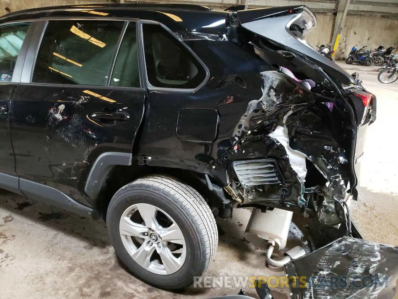 9 Photograph of a damaged car 2T3P1RFV8KW067298 TOYOTA RAV4 2019