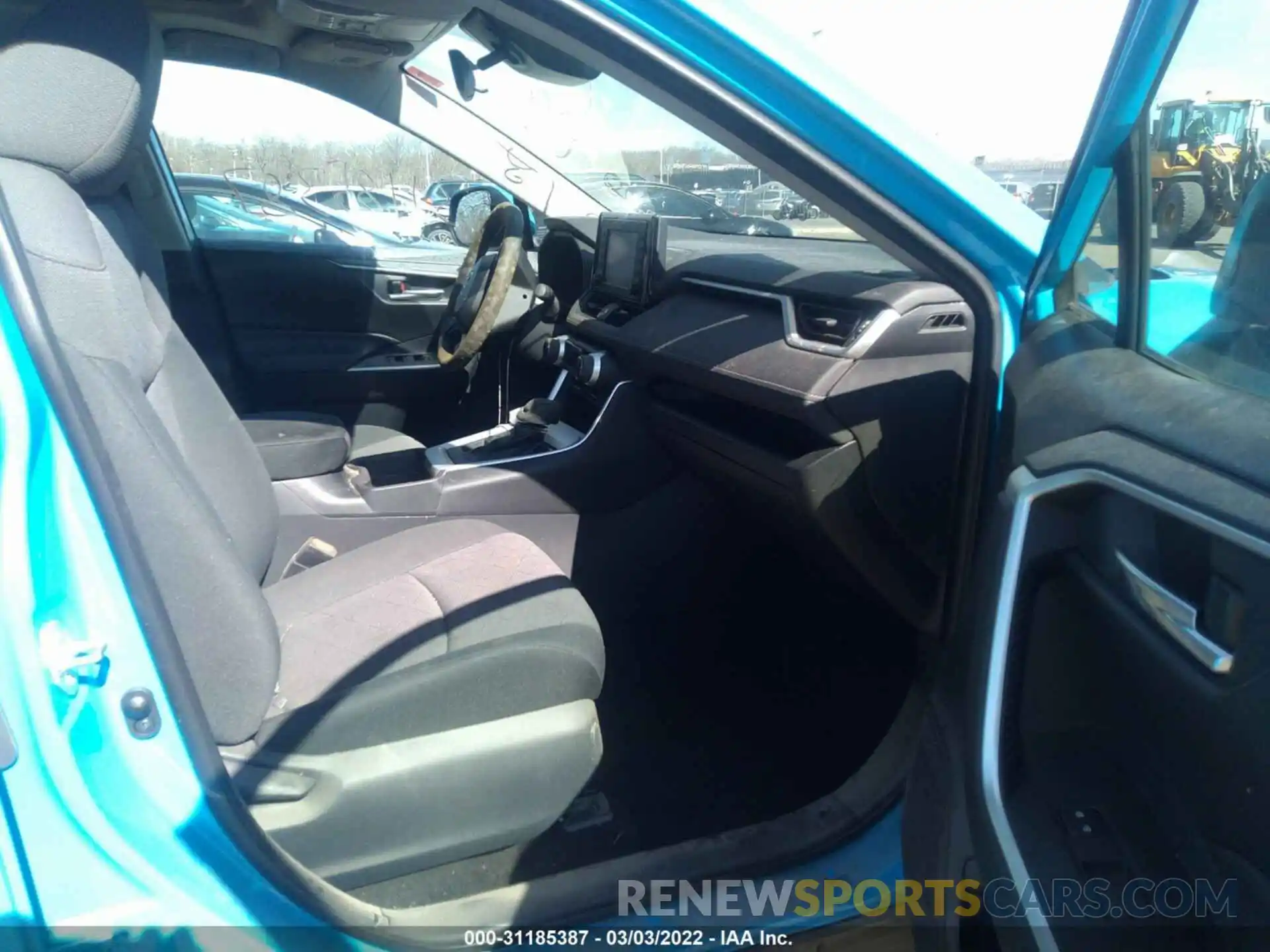 5 Photograph of a damaged car 2T3P1RFV9KC007628 TOYOTA RAV4 2019