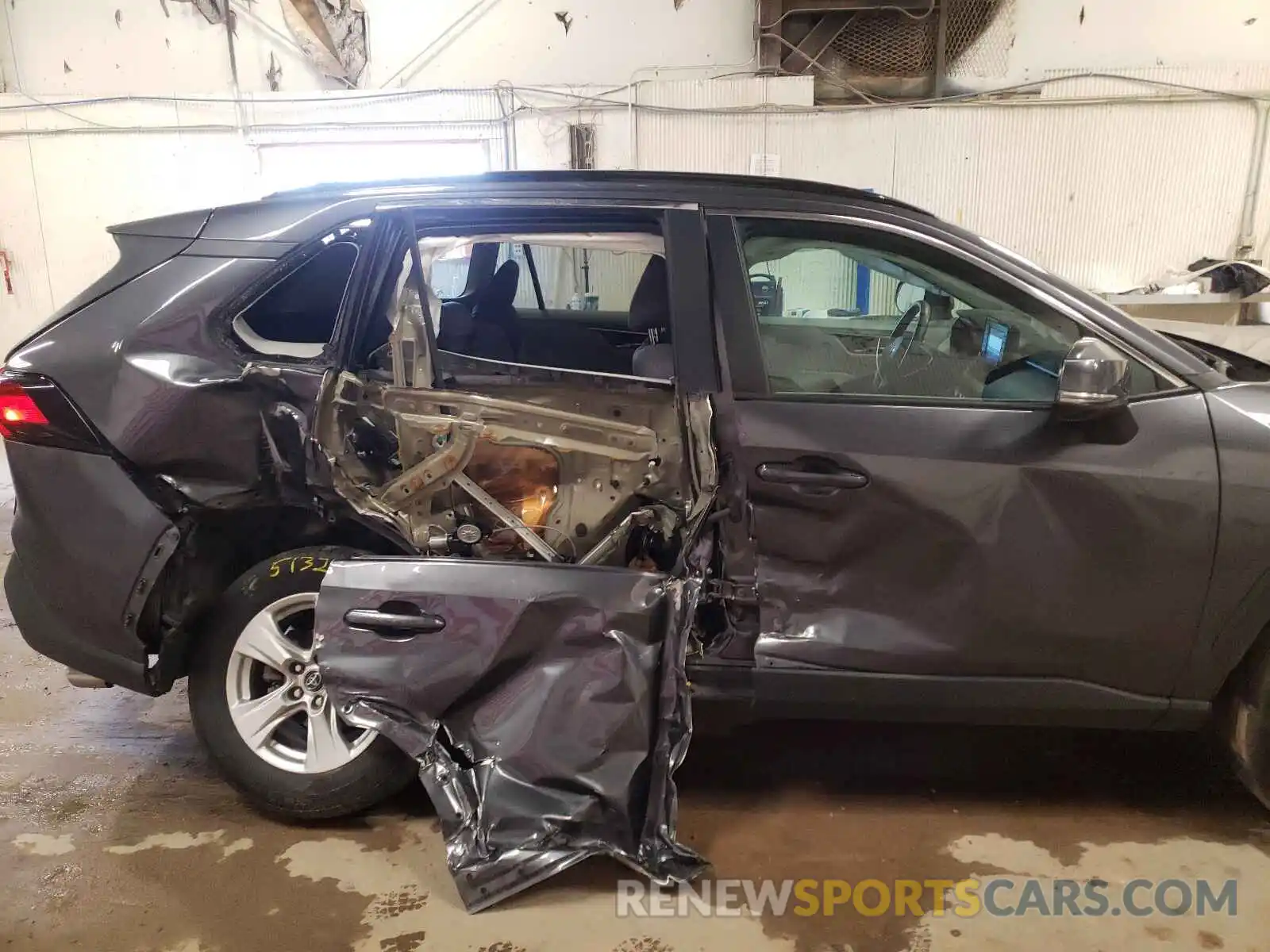 9 Photograph of a damaged car 2T3P1RFV9KC051421 TOYOTA RAV4 2019