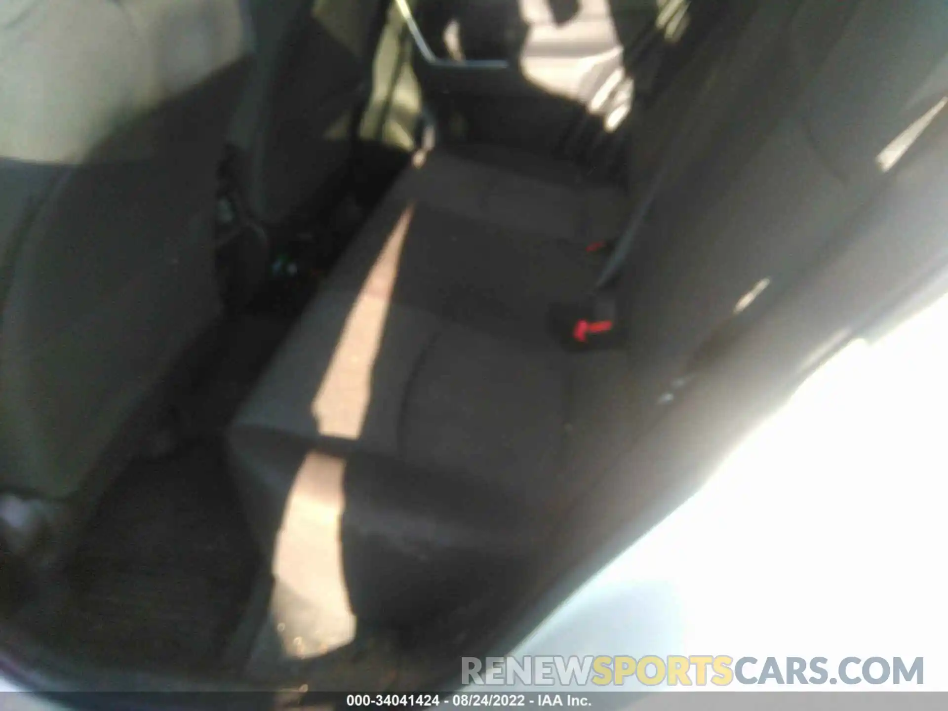 8 Photograph of a damaged car 2T3P1RFV9KW007787 TOYOTA RAV4 2019