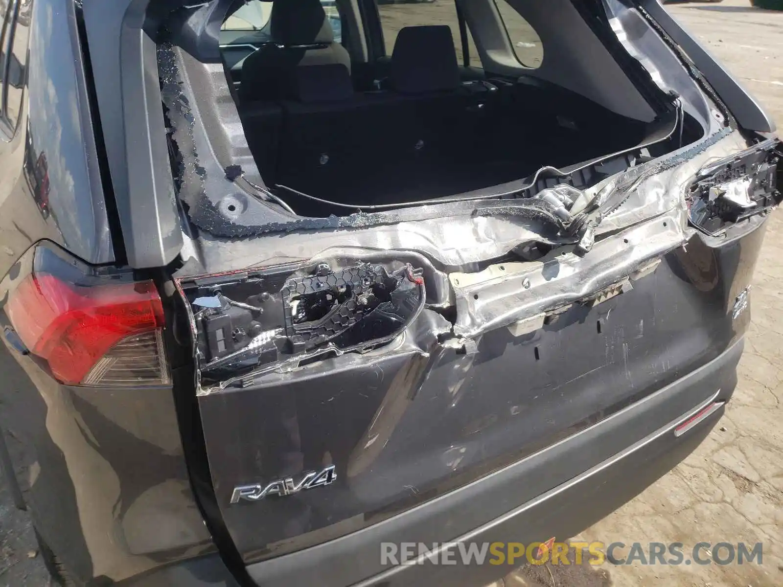 9 Photograph of a damaged car 2T3P1RFV9KW018191 TOYOTA RAV4 2019